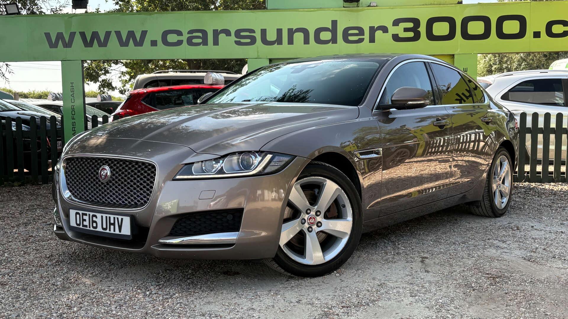Jaguar XF view 3