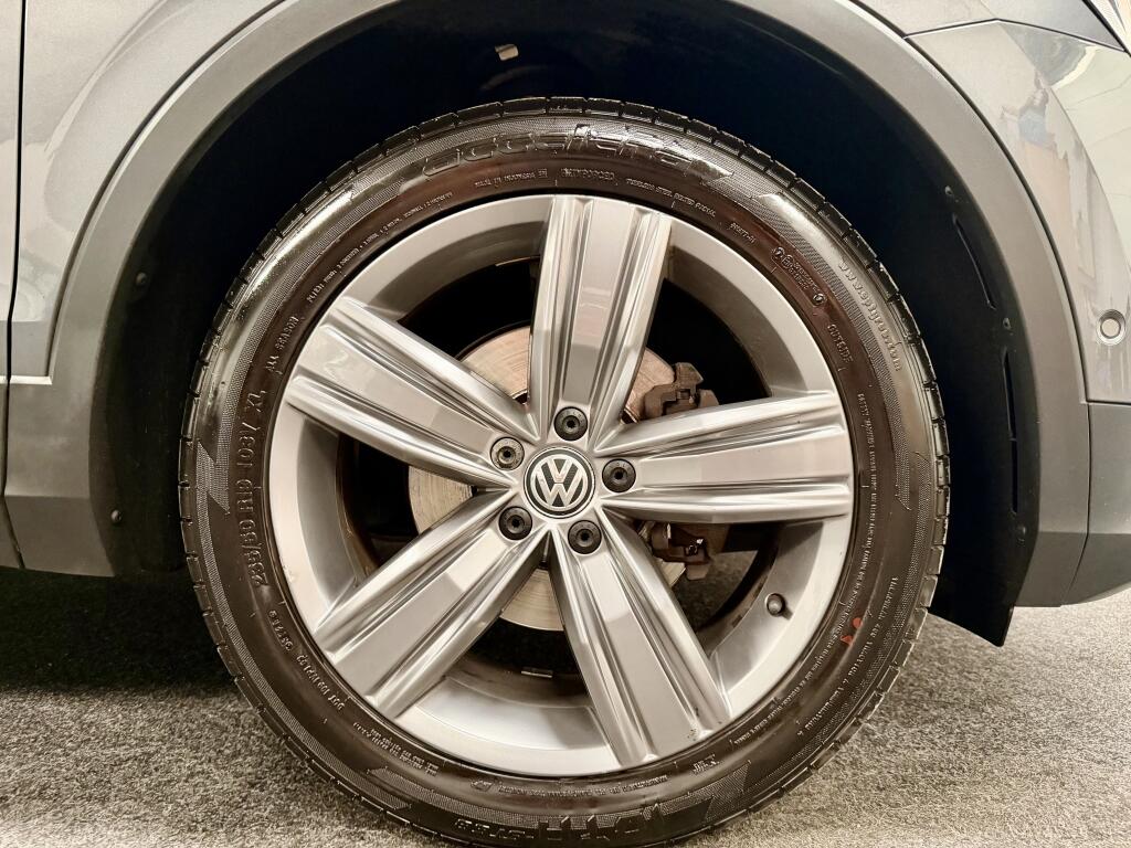 Volkswagen Tiguan view 12