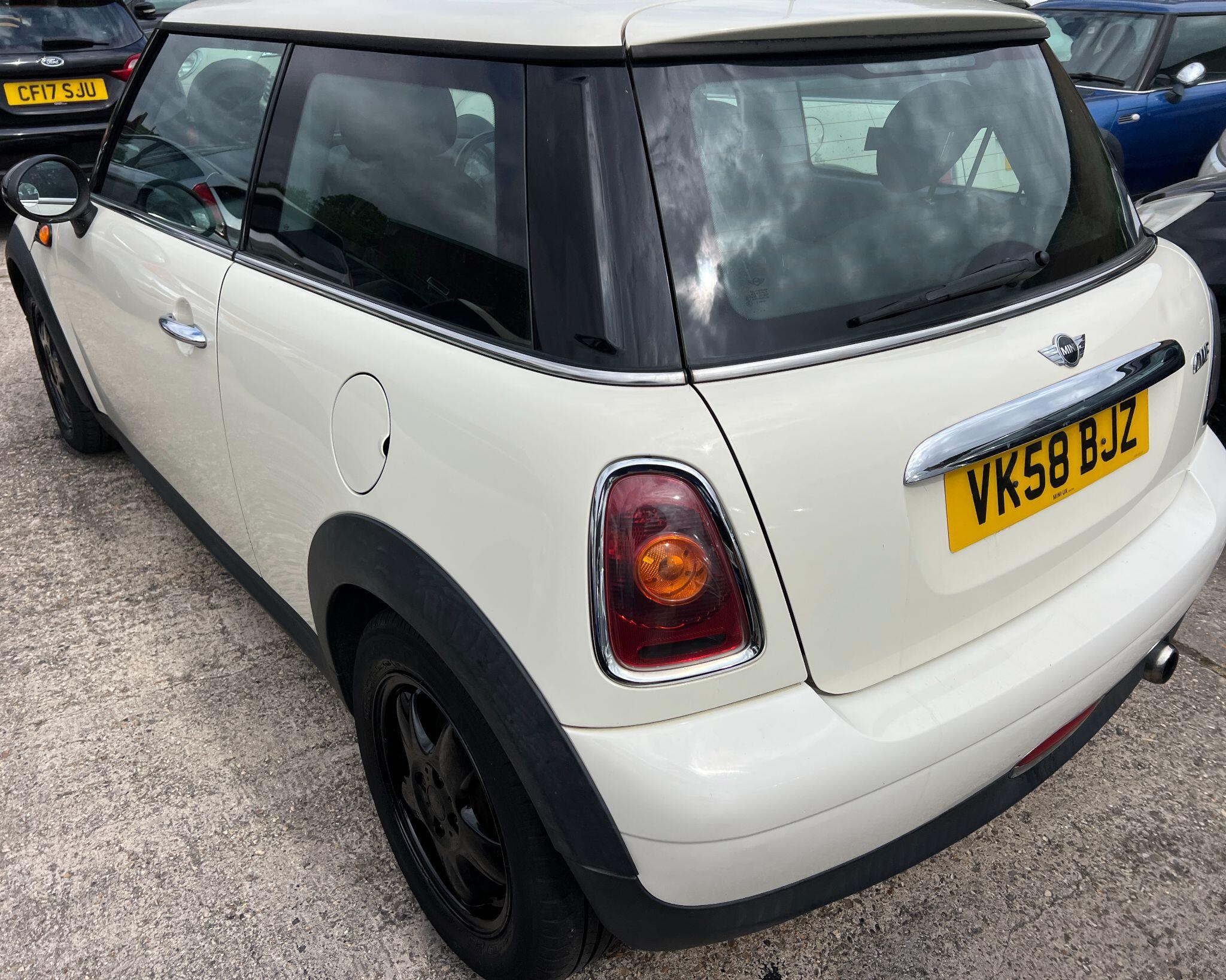 Mini Hatch view 16