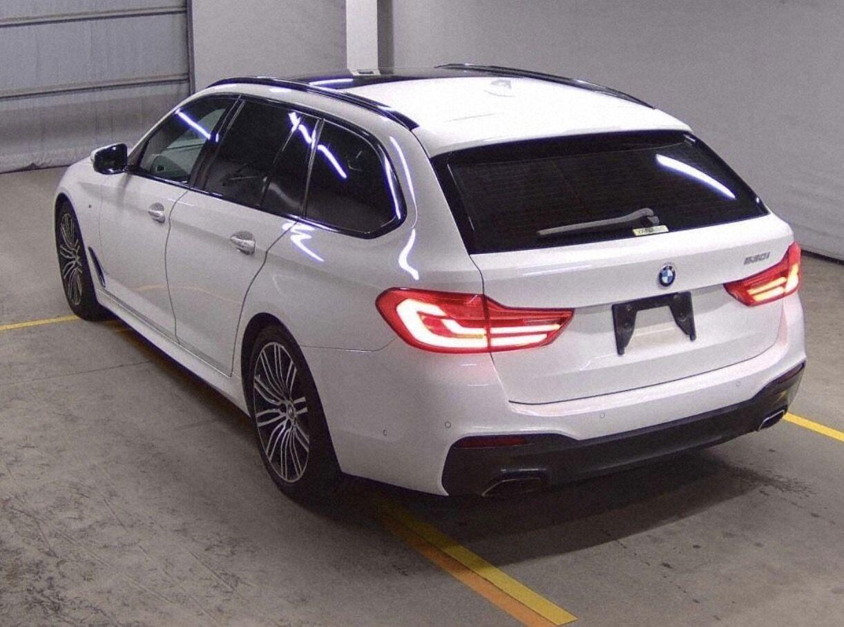 BMW 5 Series view 3
