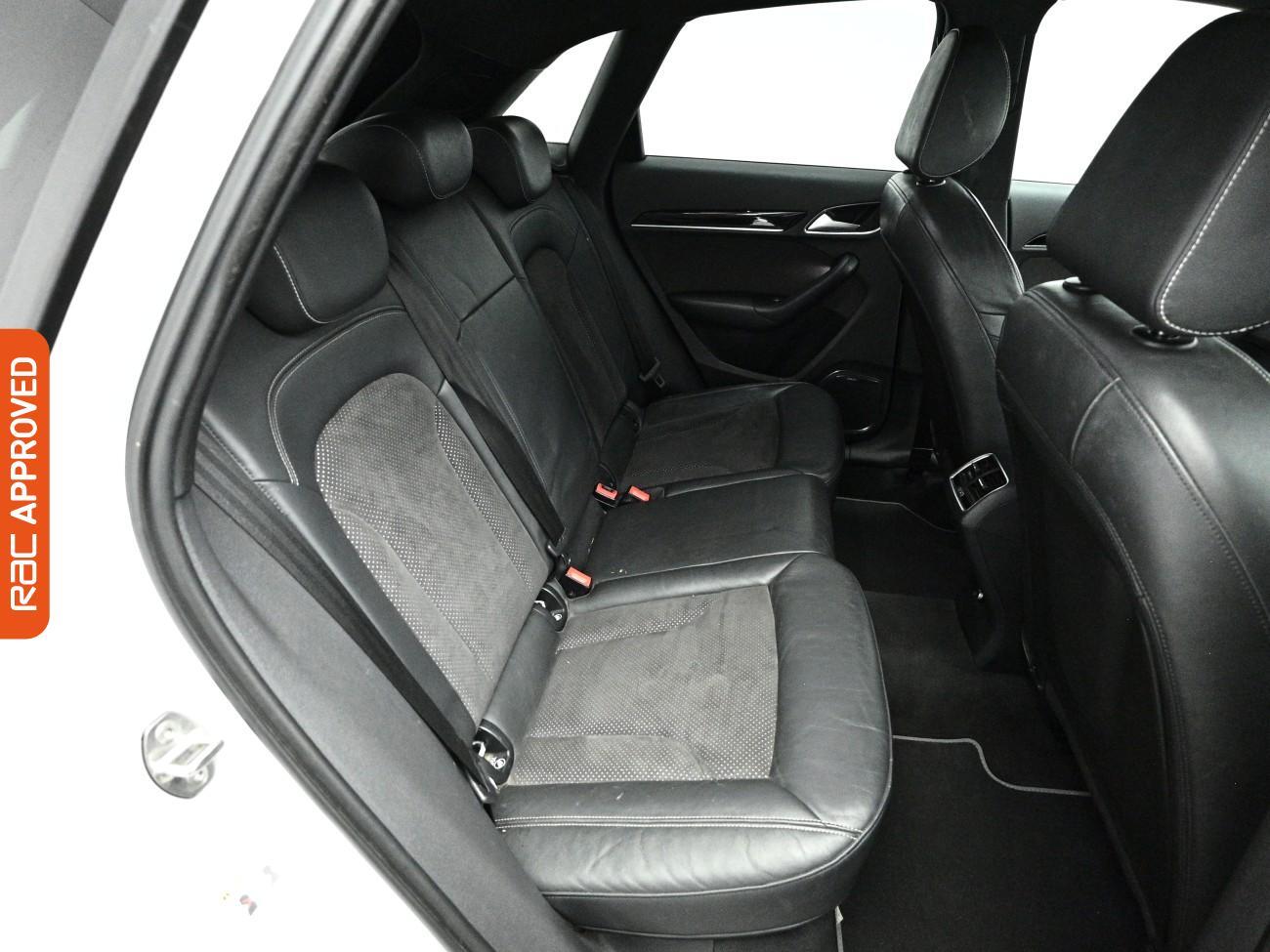Audi Q3 view 13