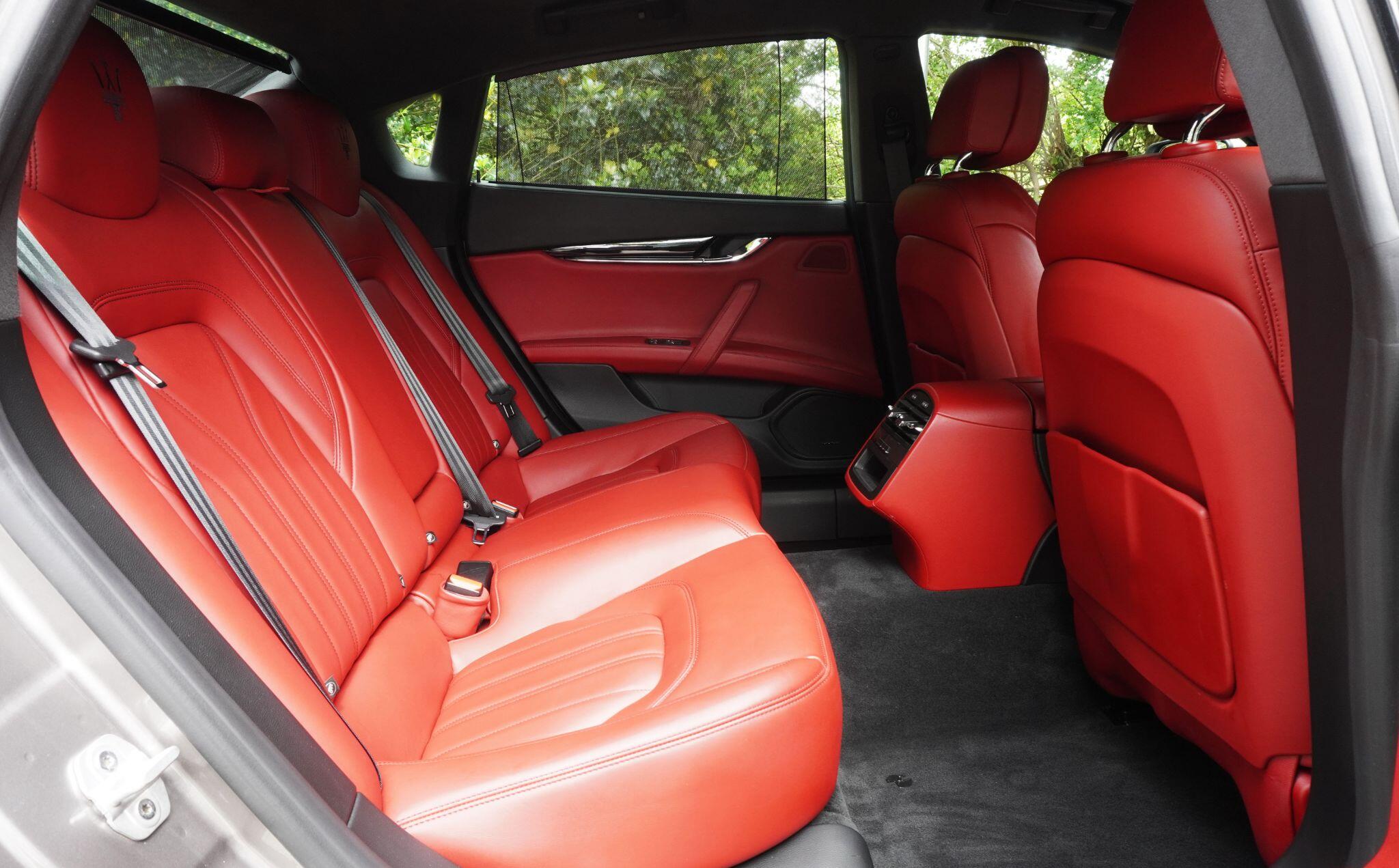 Maserati Quattroporte view 45
