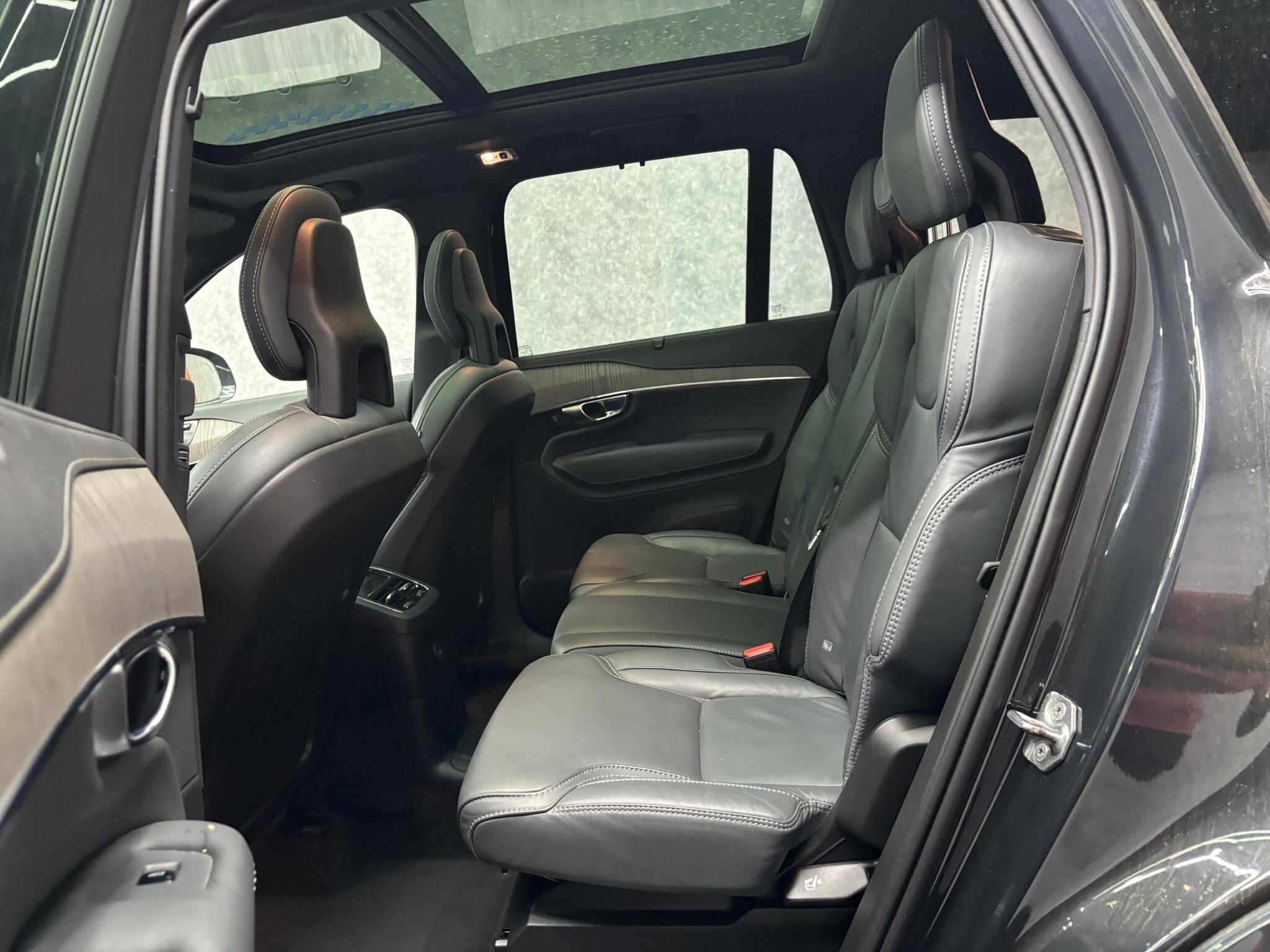 Volvo XC90 view 6