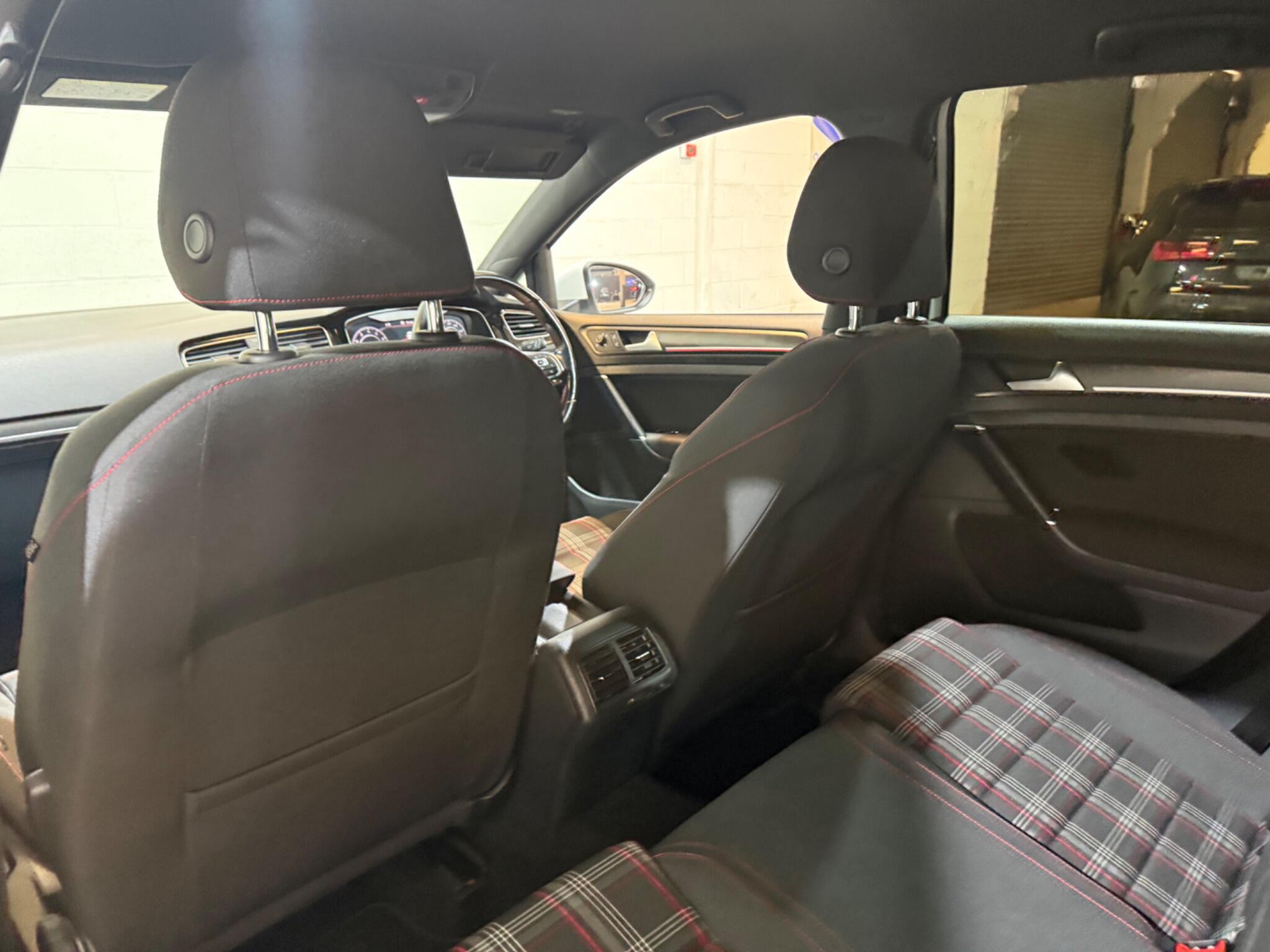 Volkswagen Golf view 23