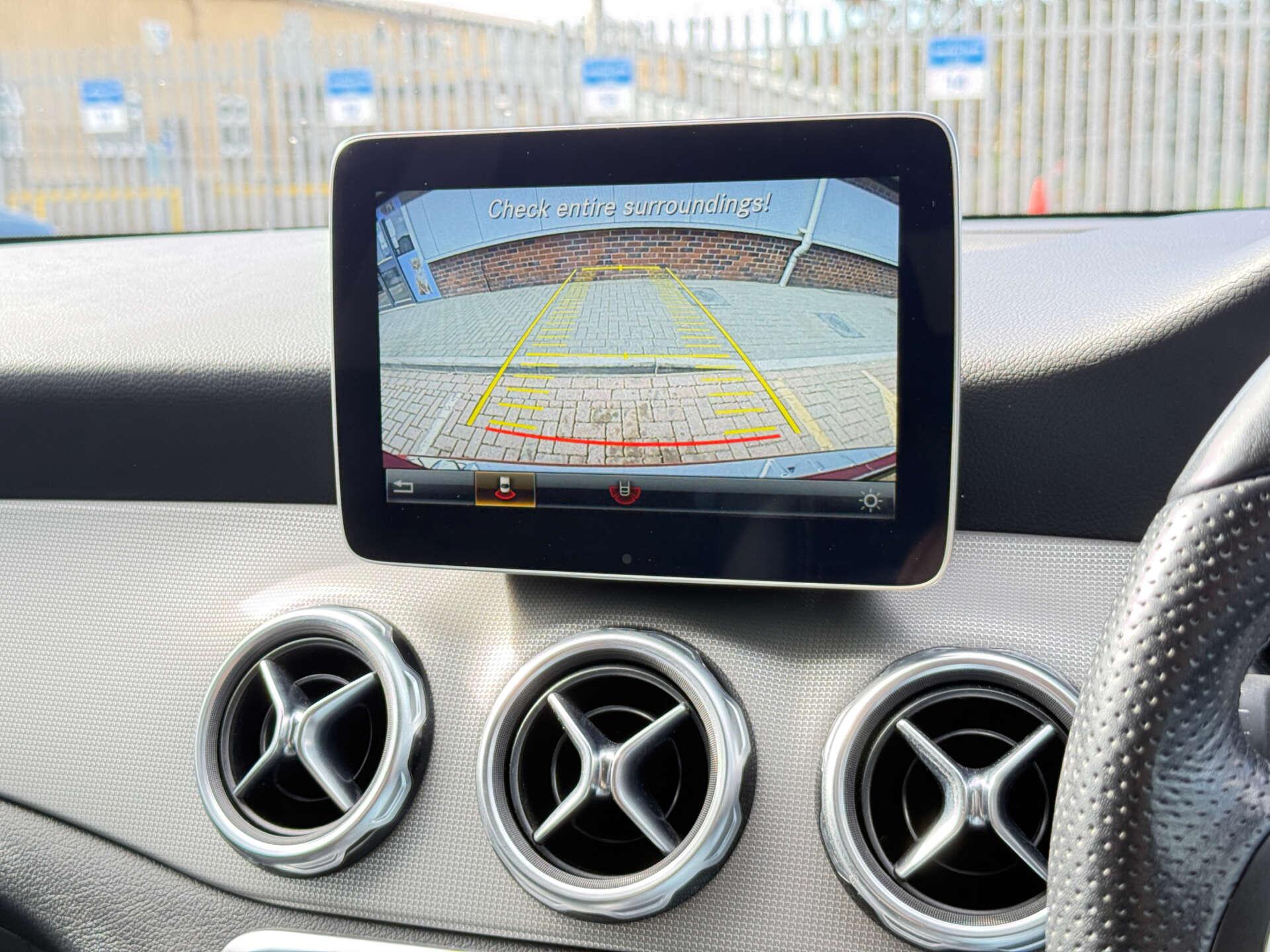 Mercedes-Benz GLA view 70