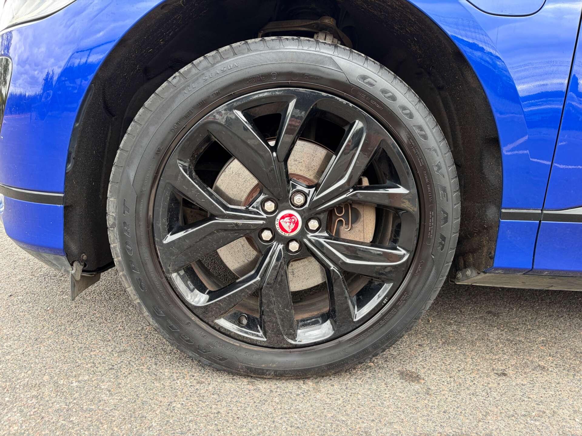 Jaguar I-Pace view 13