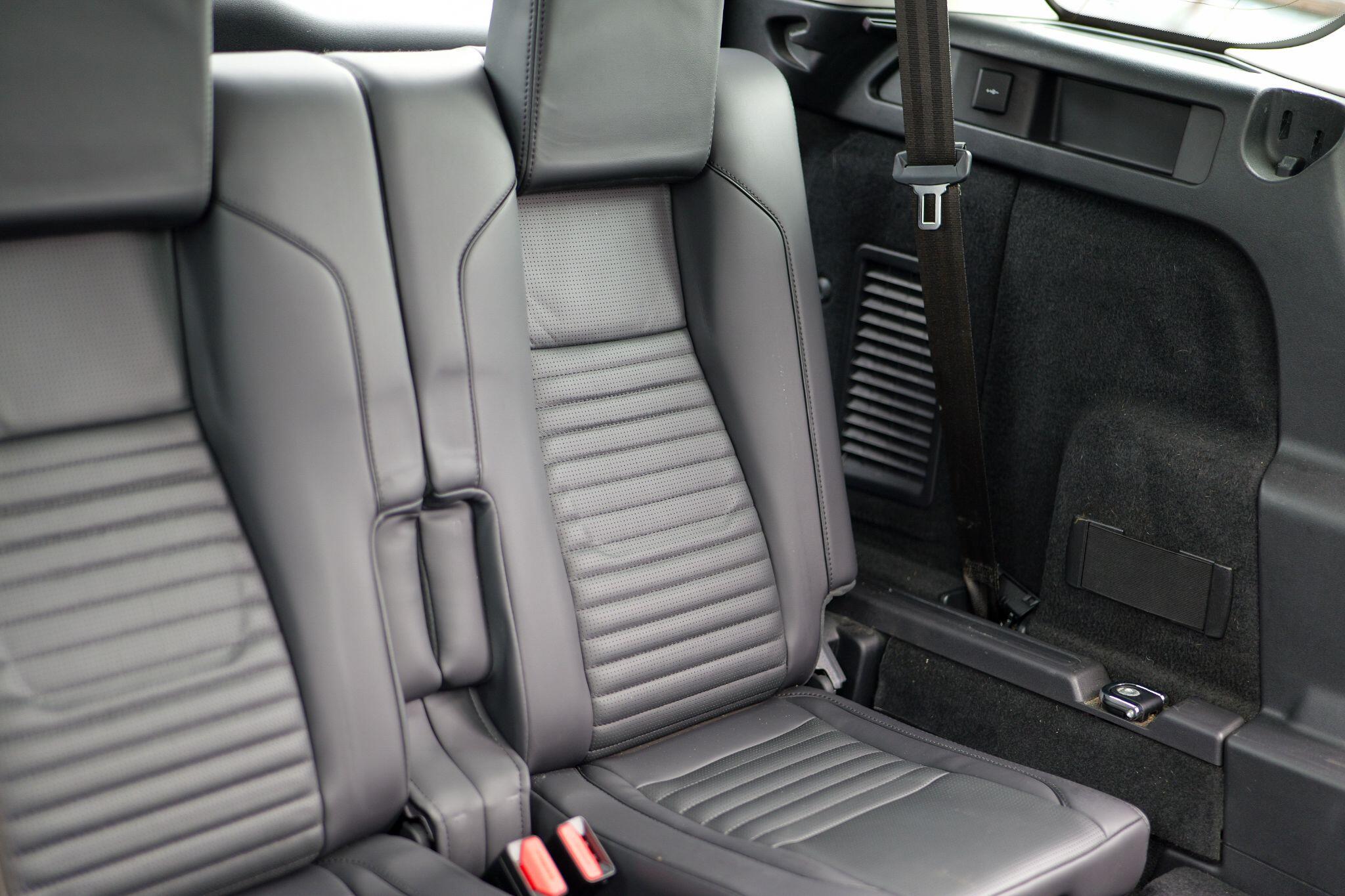 Land Rover Discovery Sport view 31