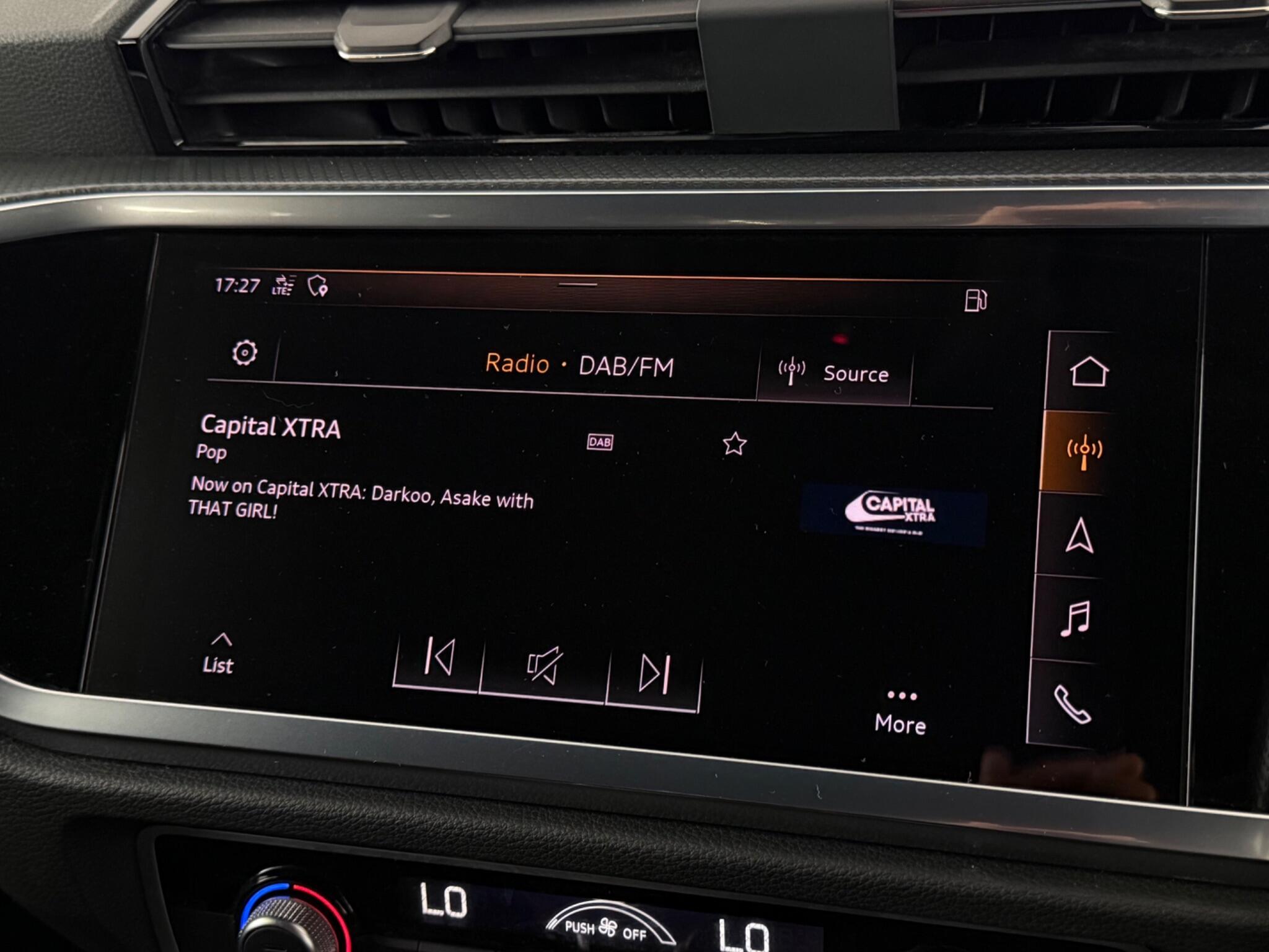 Audi Q3 view 21