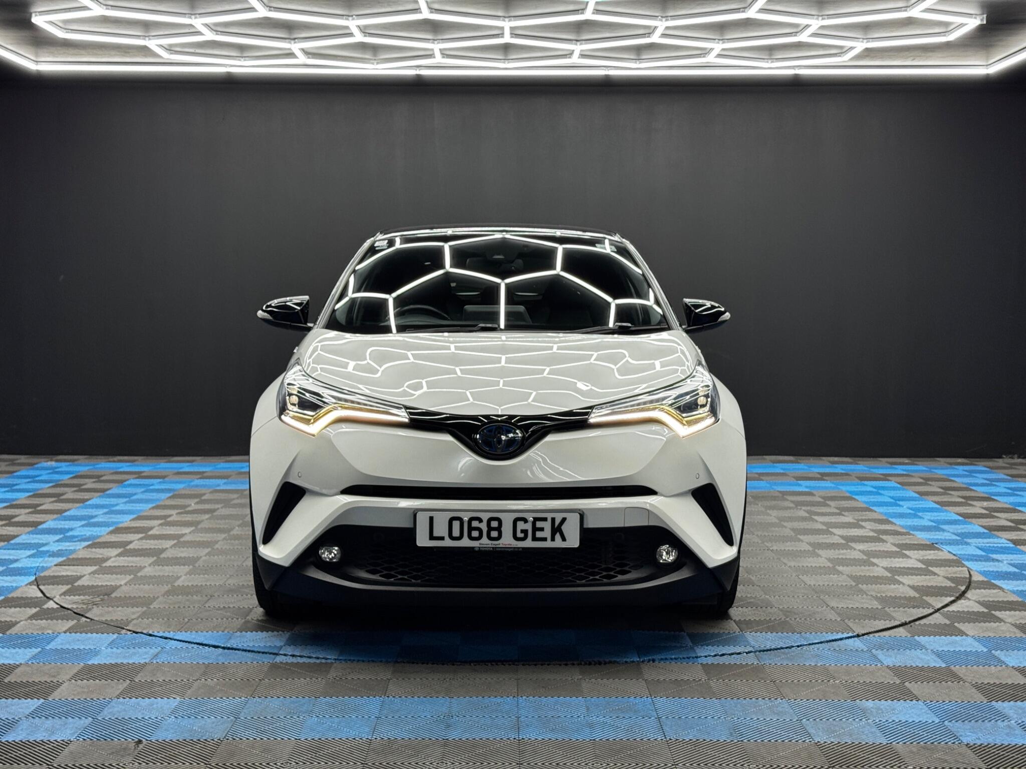 Toyota C-HR view 2