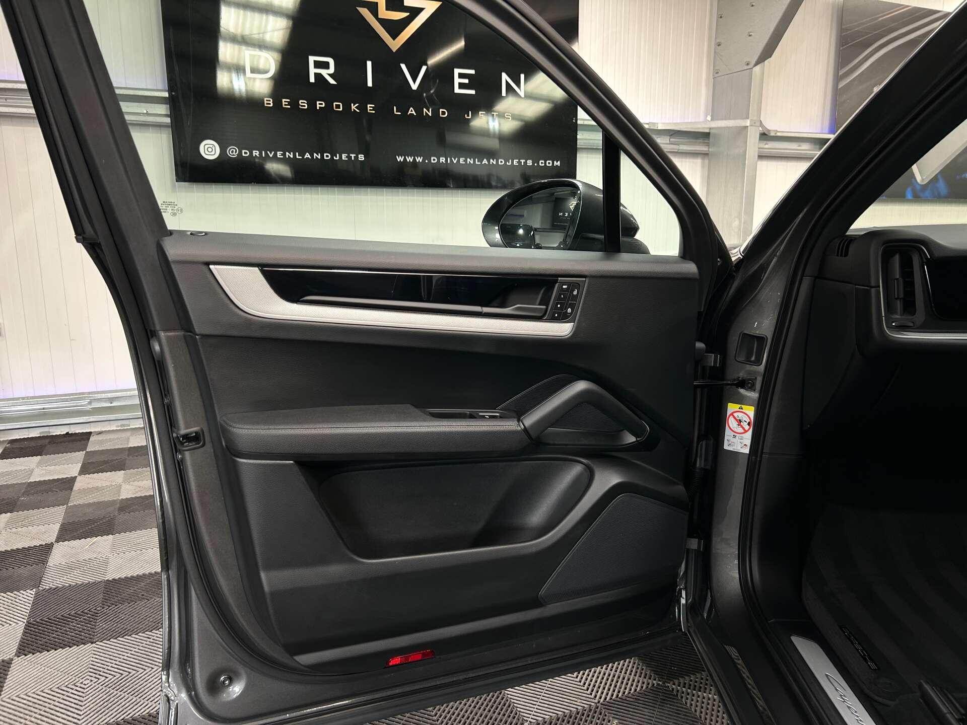 Porsche Cayenne view 39