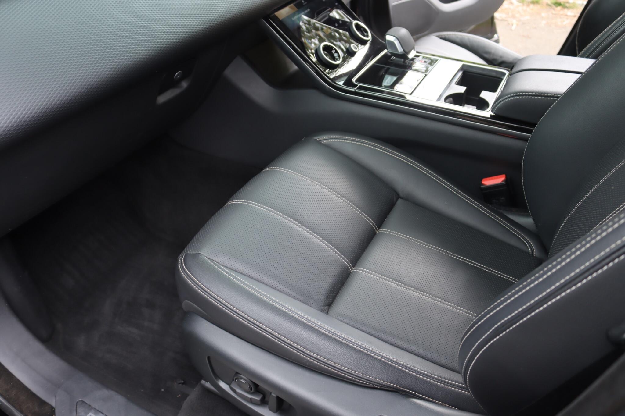 Land Rover Range Rover Velar view 13