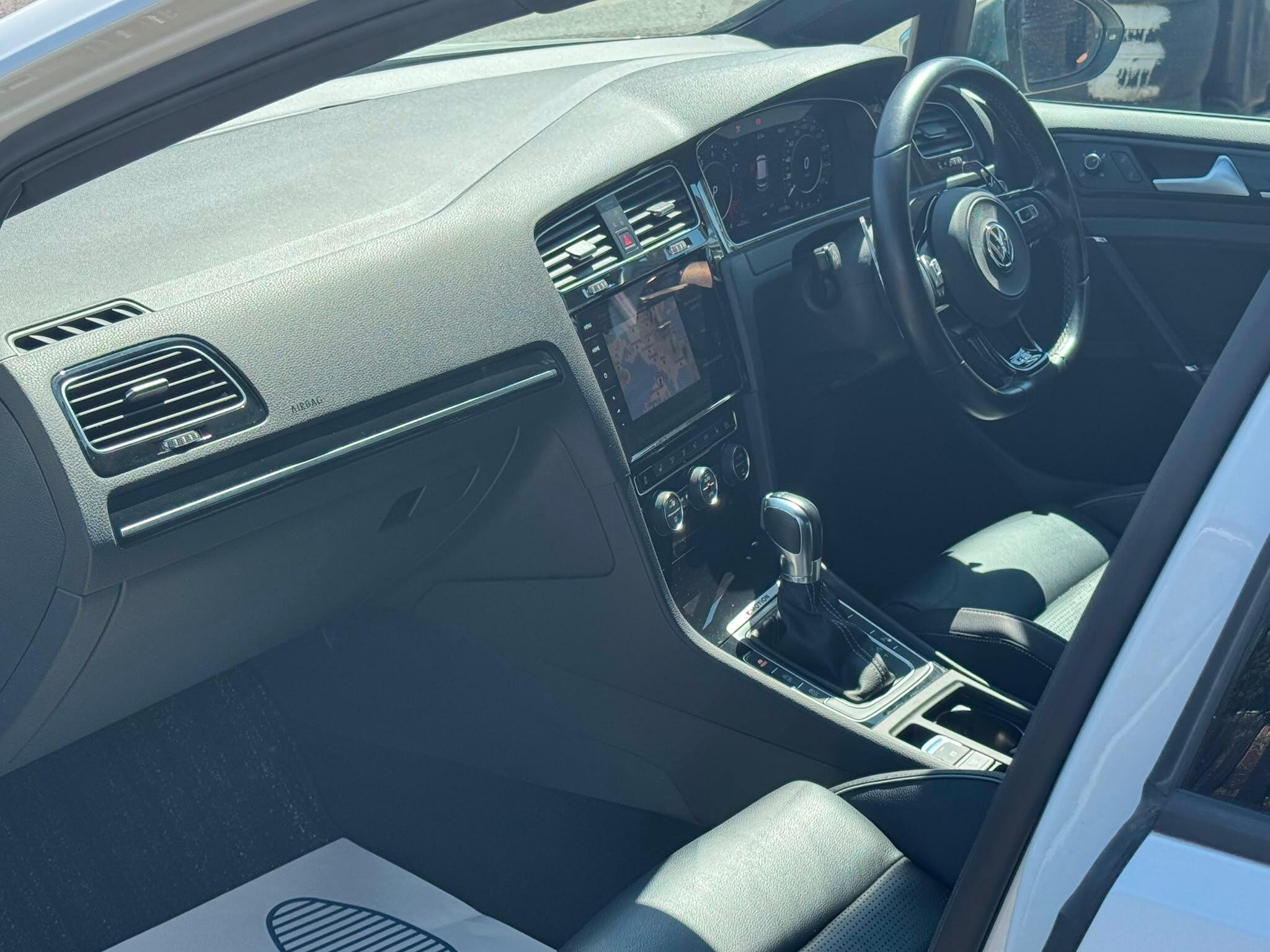 Volkswagen Golf view 17