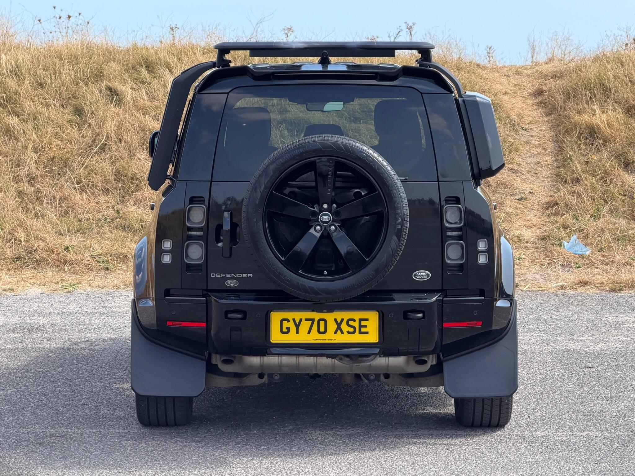 Land Rover Defender 110 view 49