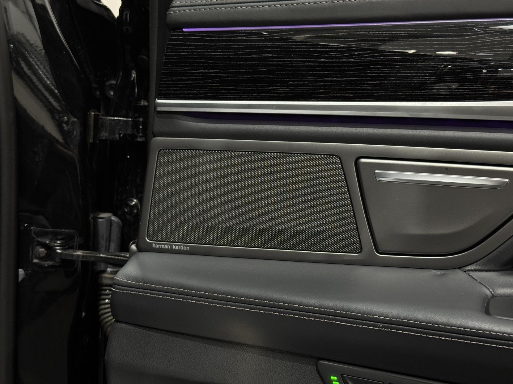 BMW 7 Series view 76