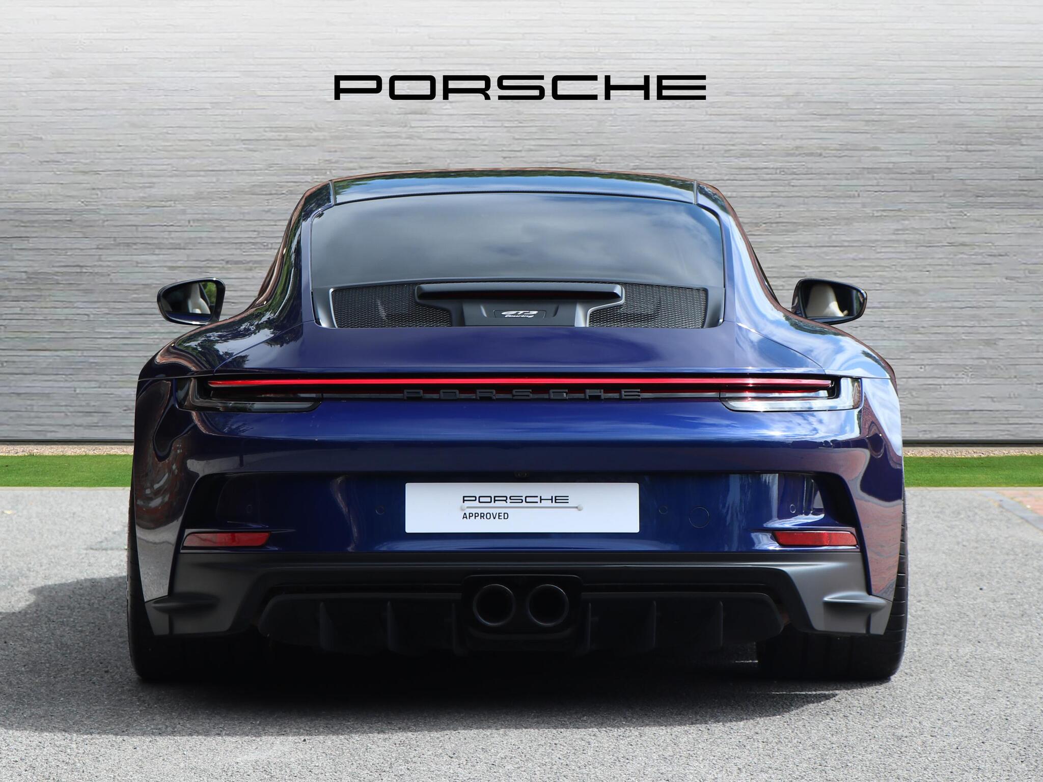 Porsche 911 view 8