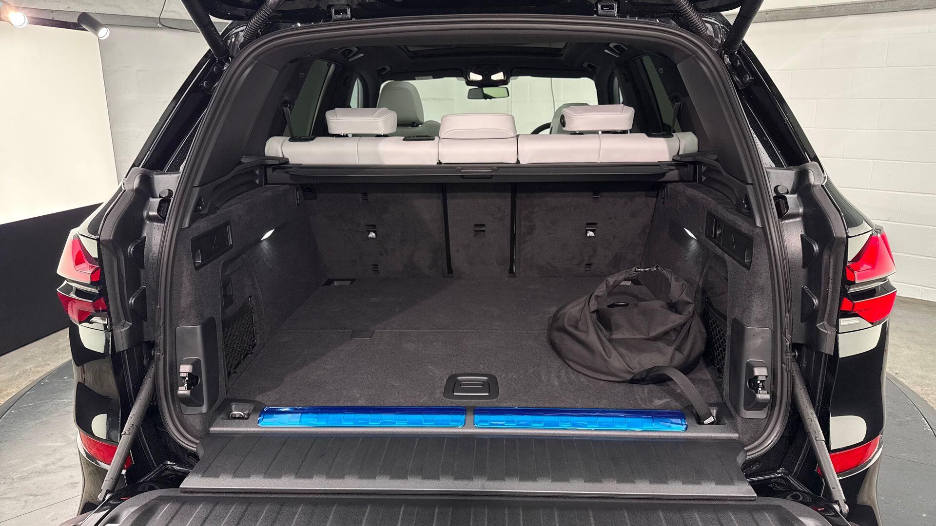 BMW X5 view 13