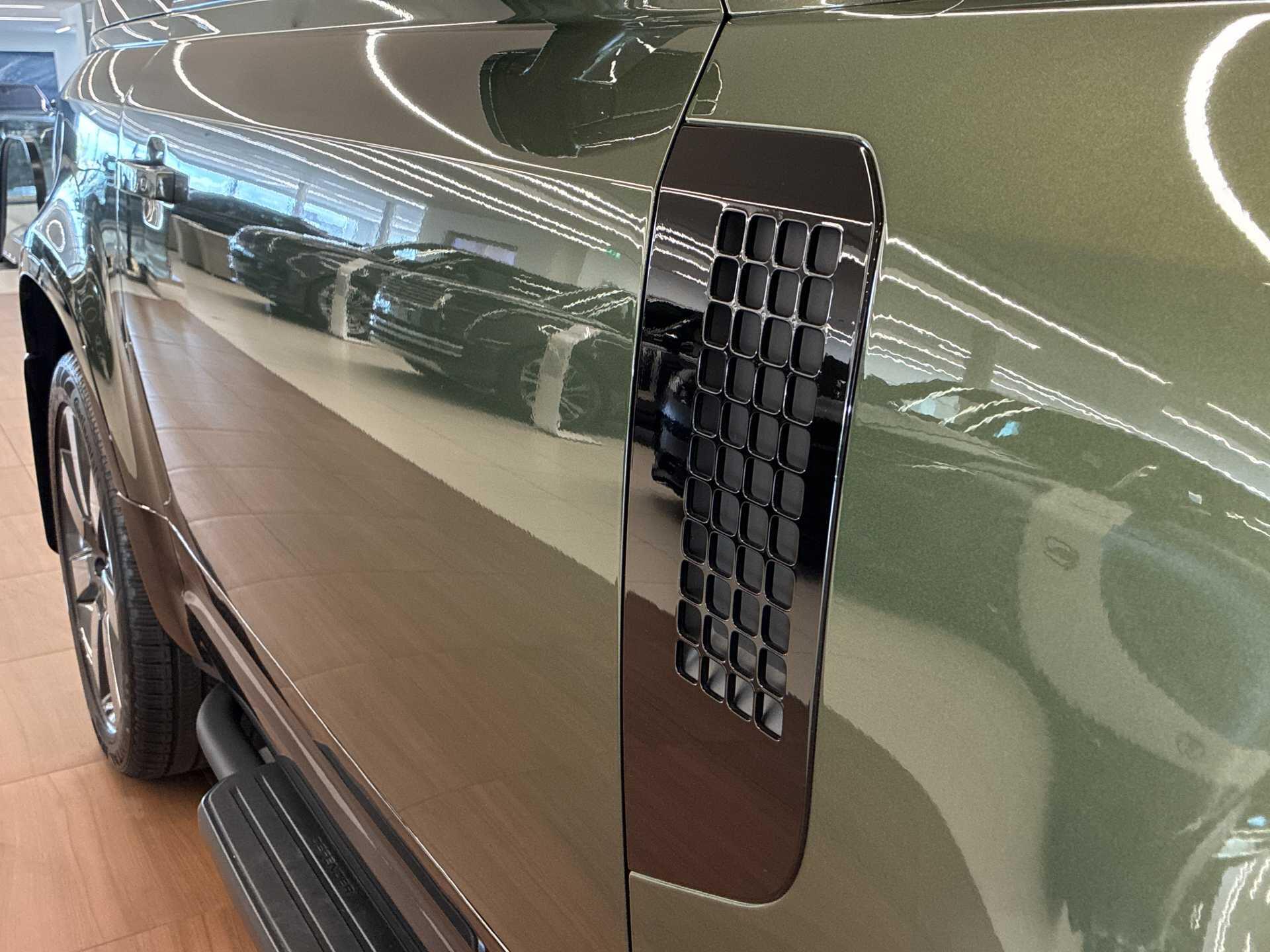 Land Rover Defender view 26