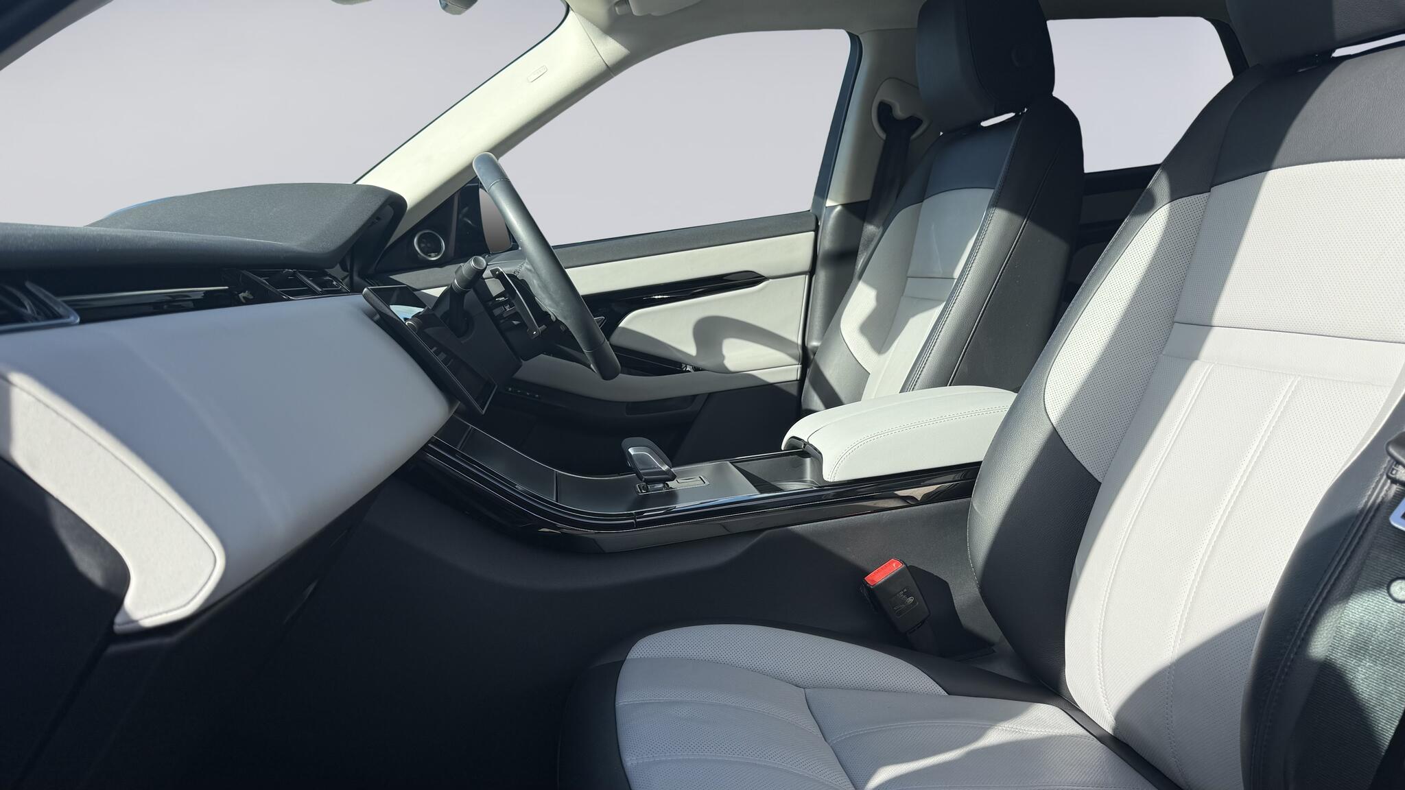 Land Rover Range Rover Evoque view 3