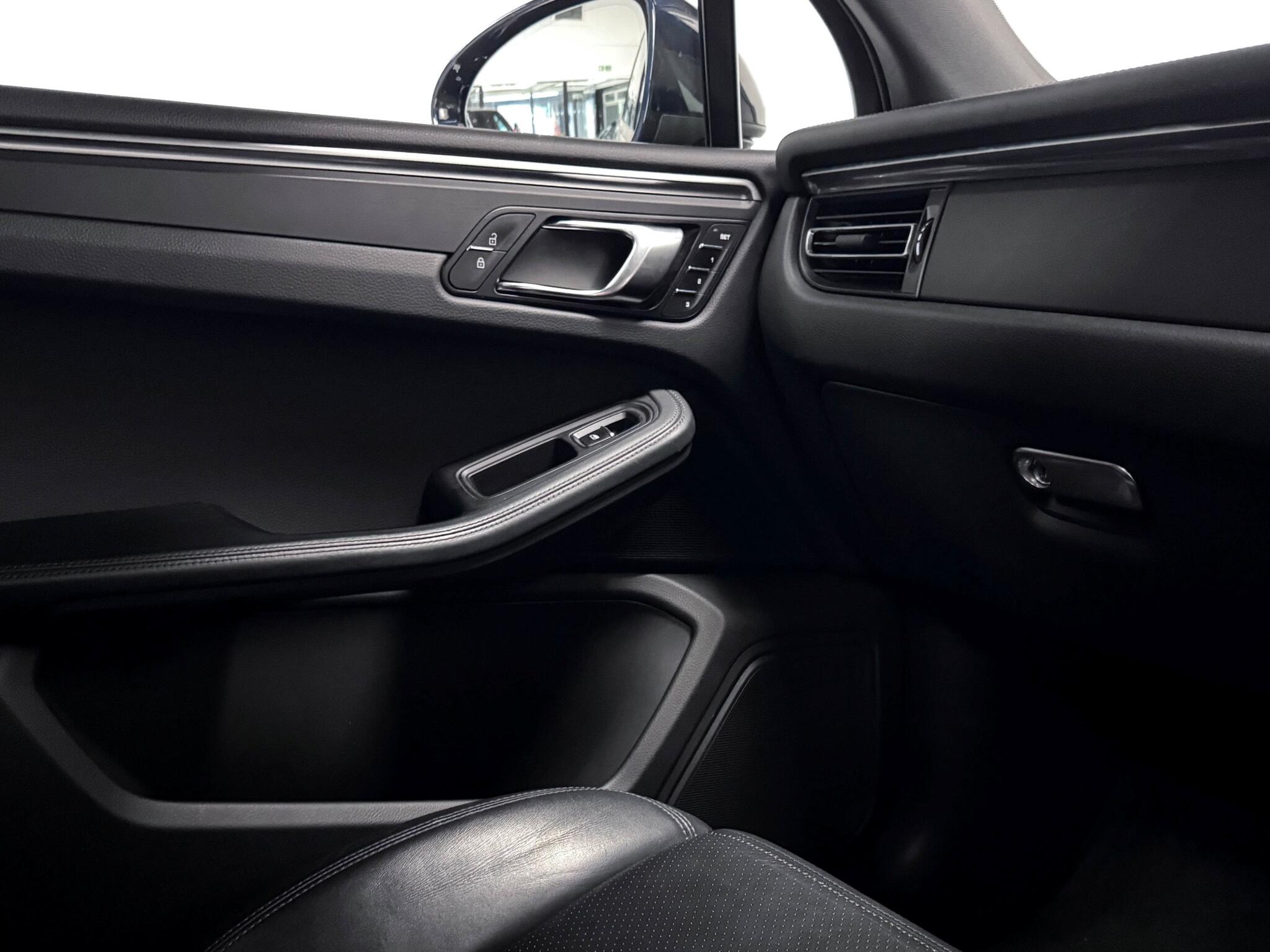 Porsche Macan view 33