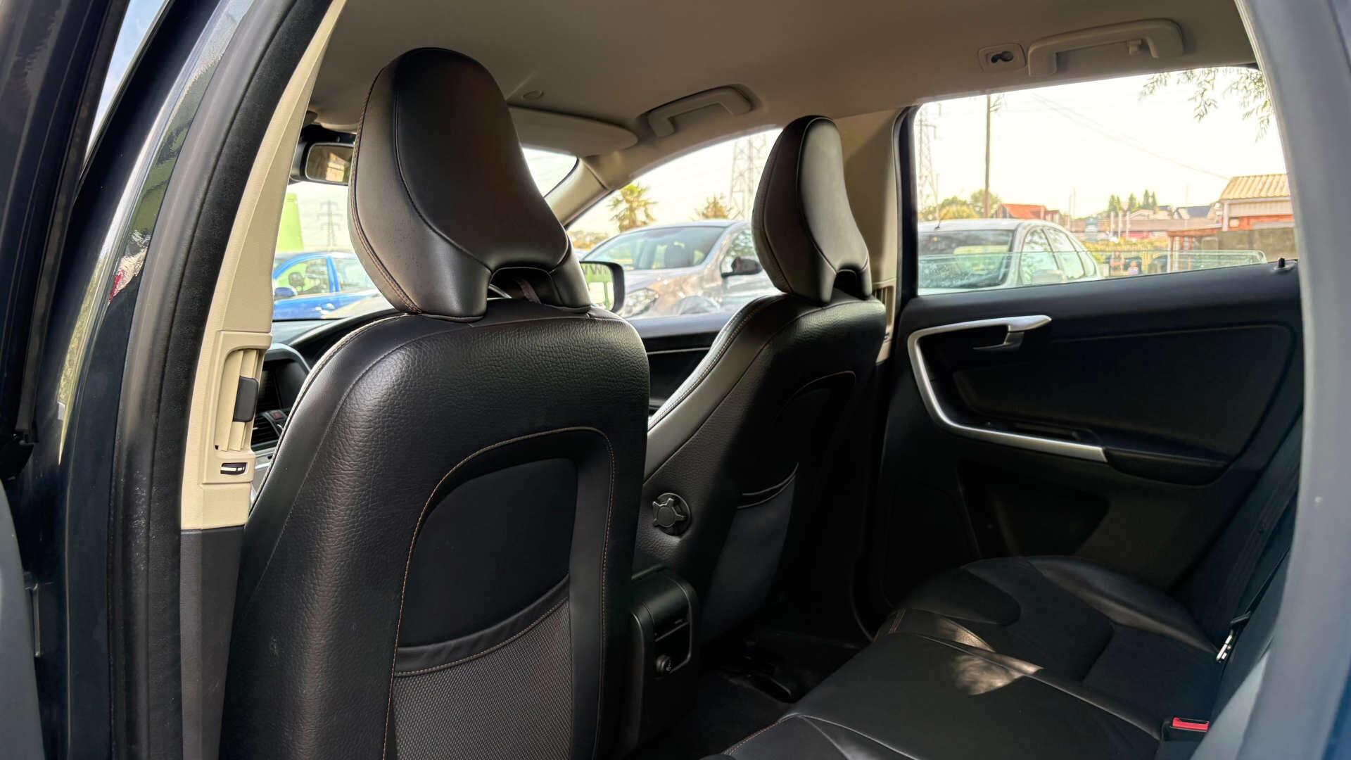 Volvo XC60 view 12