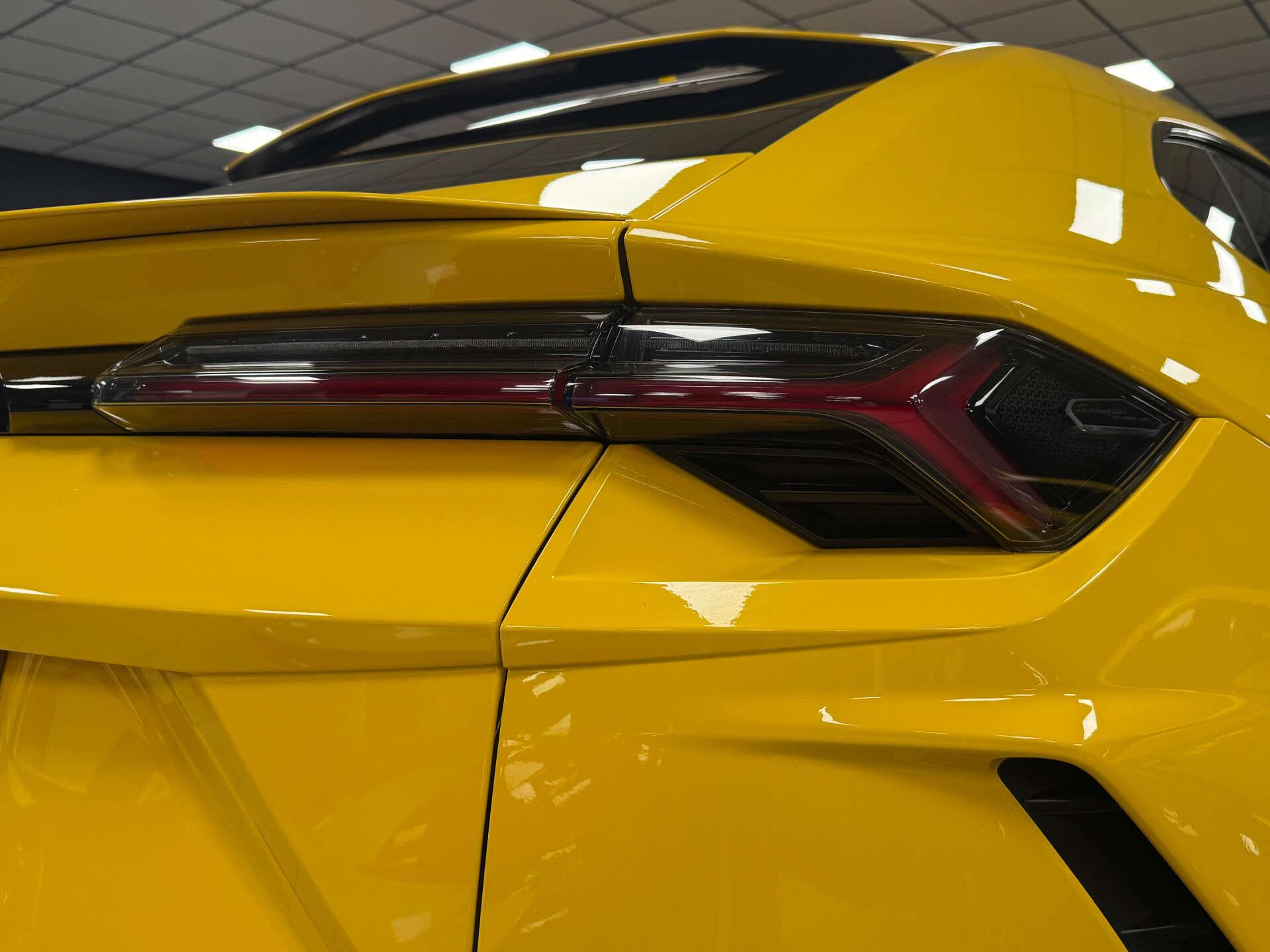 Lamborghini Urus view 37