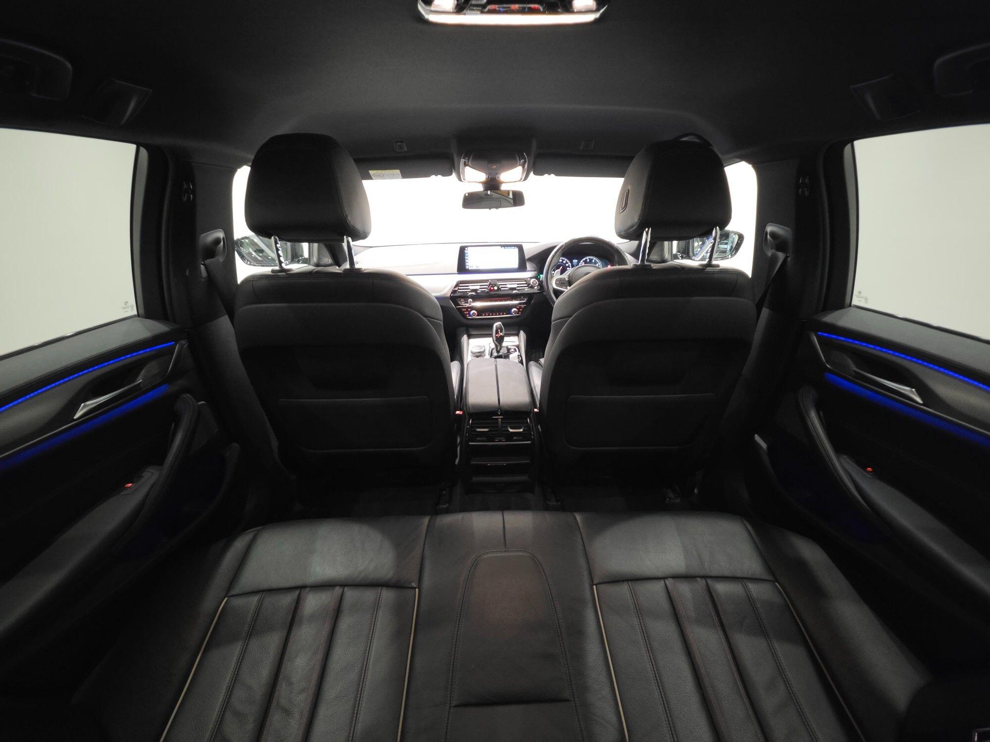 BMW 5 Series view 16