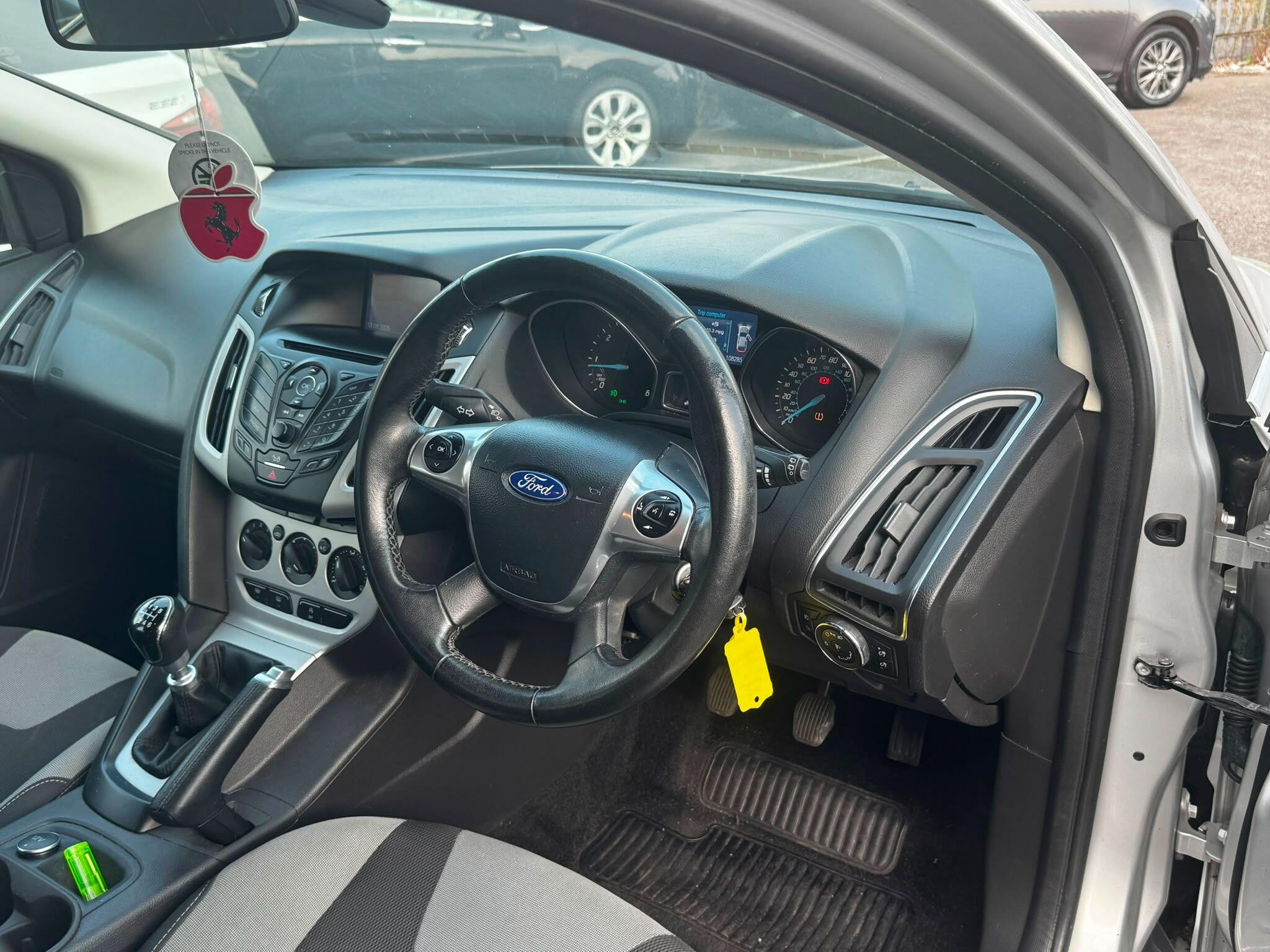 Ford Focus view 14