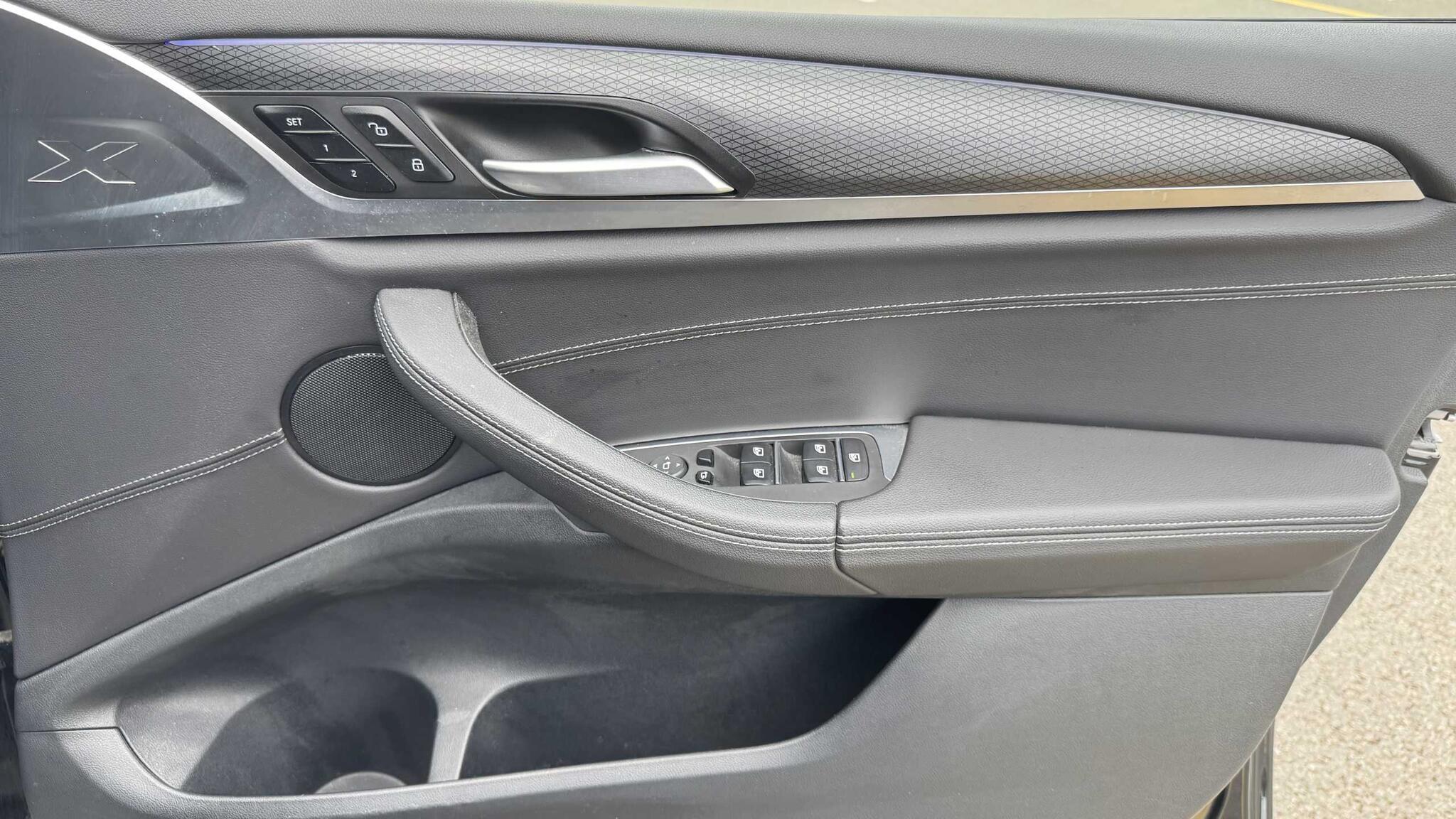 BMW X3 view 25