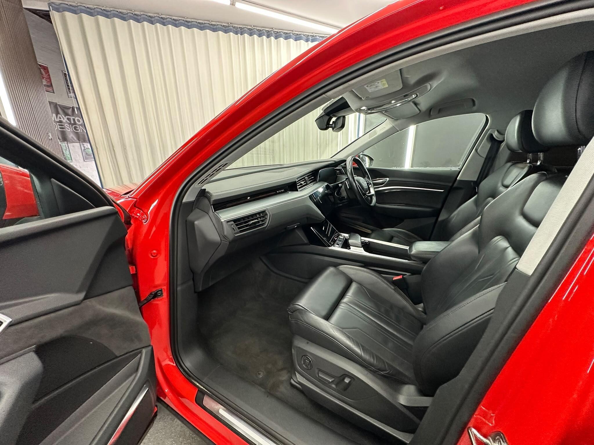 Audi E-Tron view 32