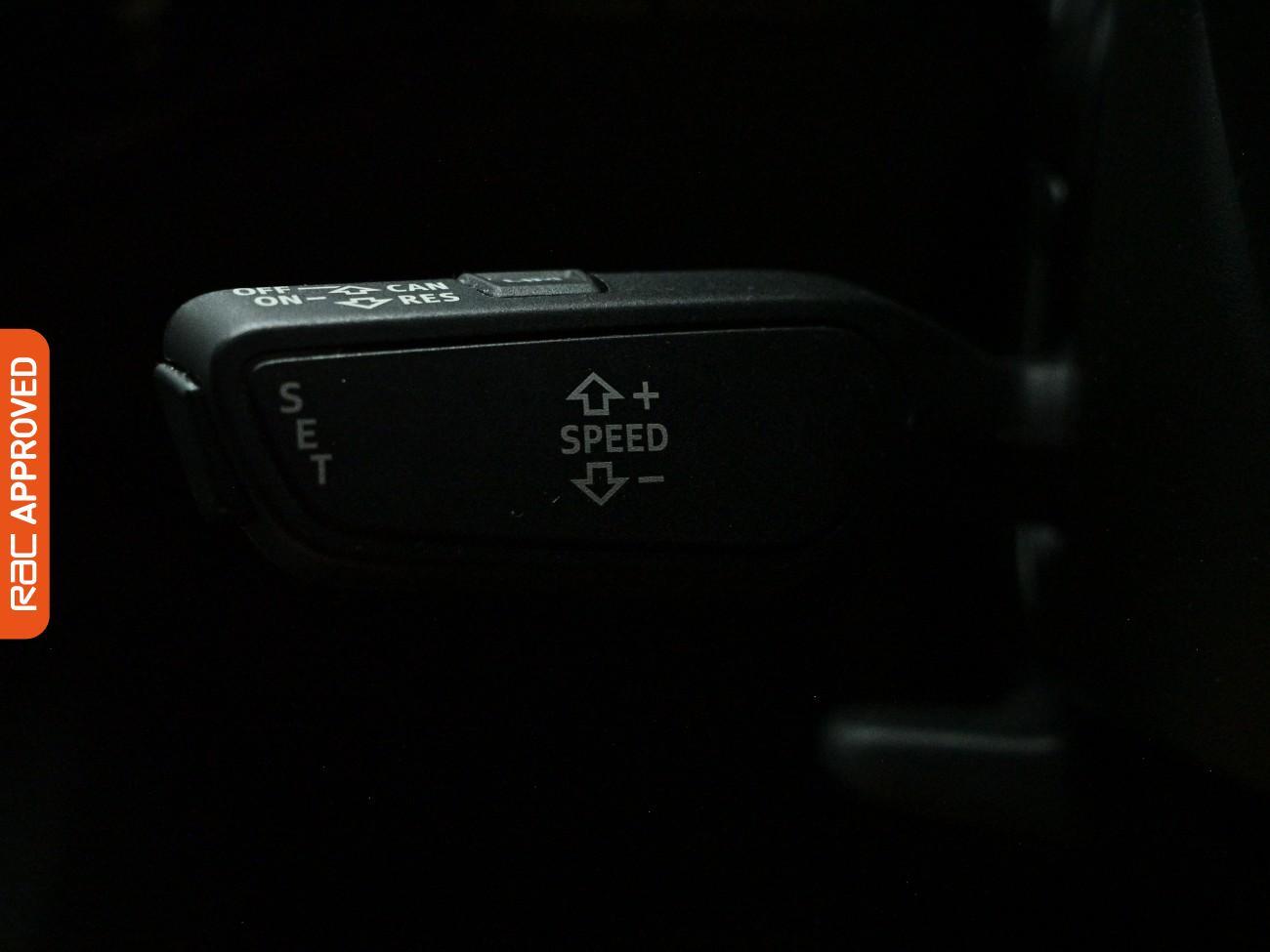 Audi E-Tron view 28