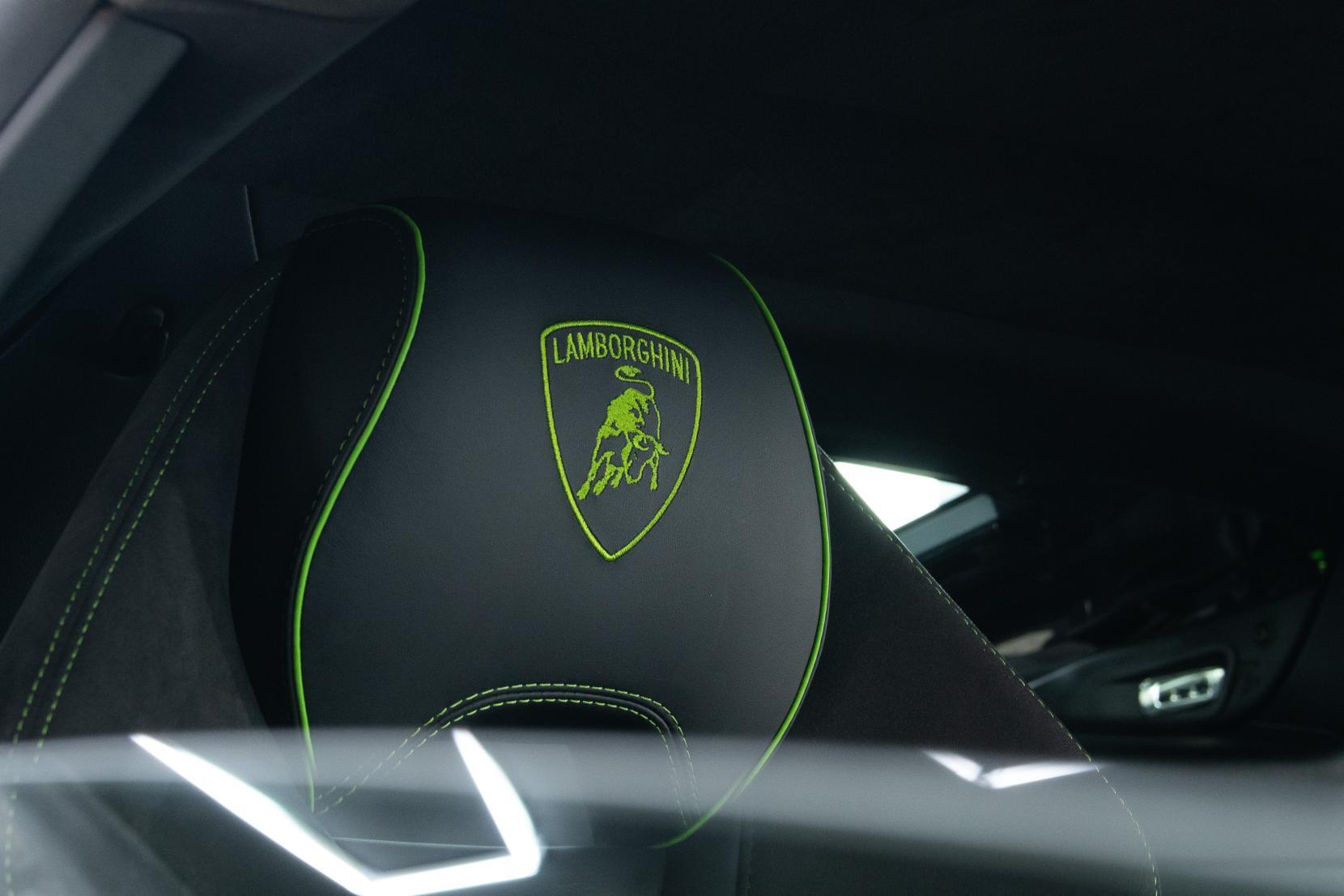 Lamborghini Huracan view 11