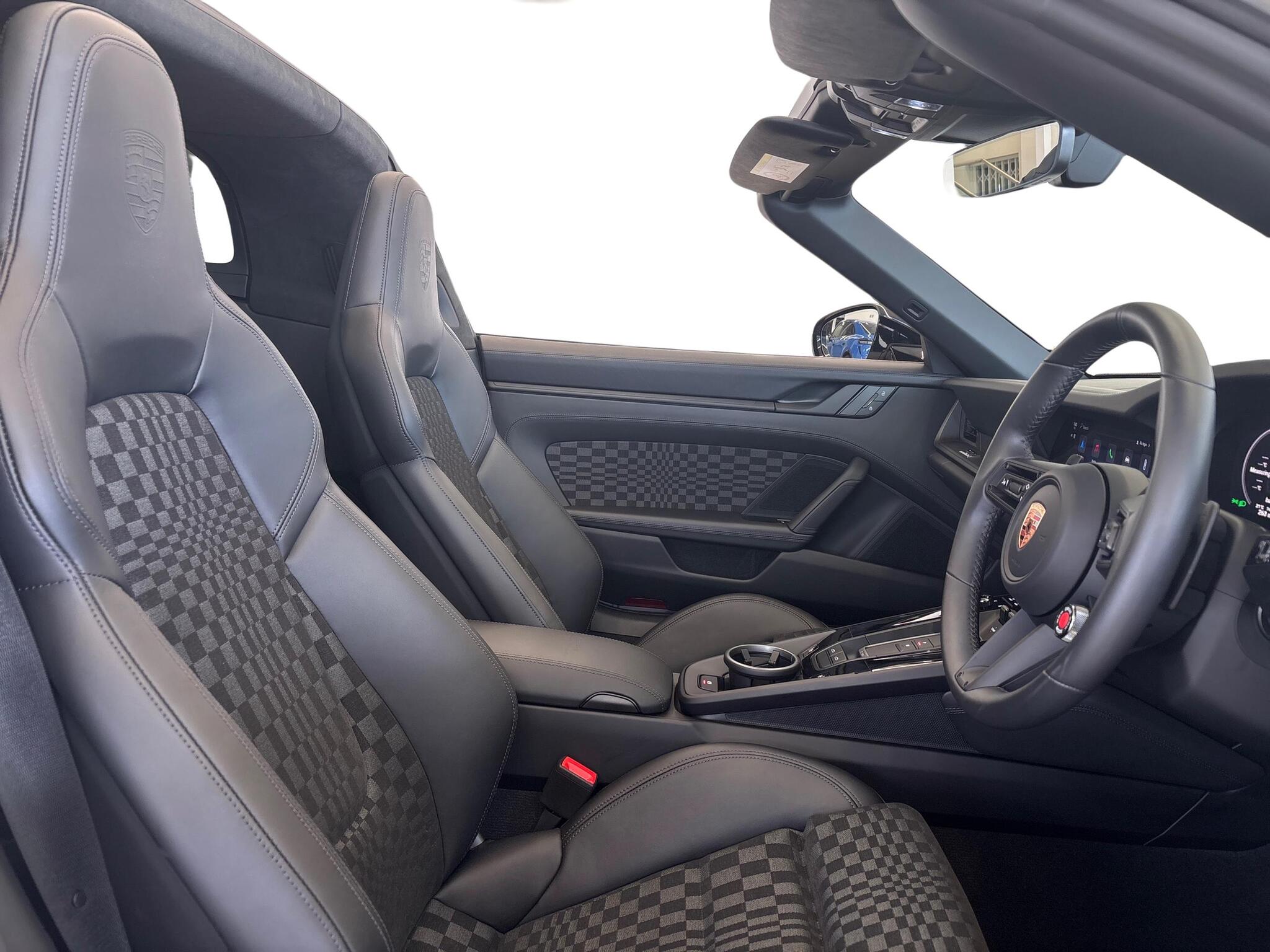 Porsche 911 view 19