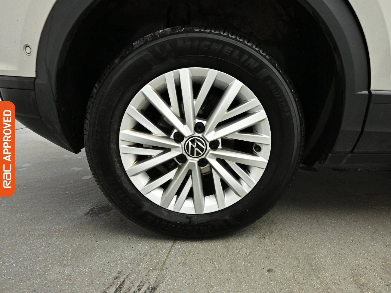Volkswagen T-Roc view 25