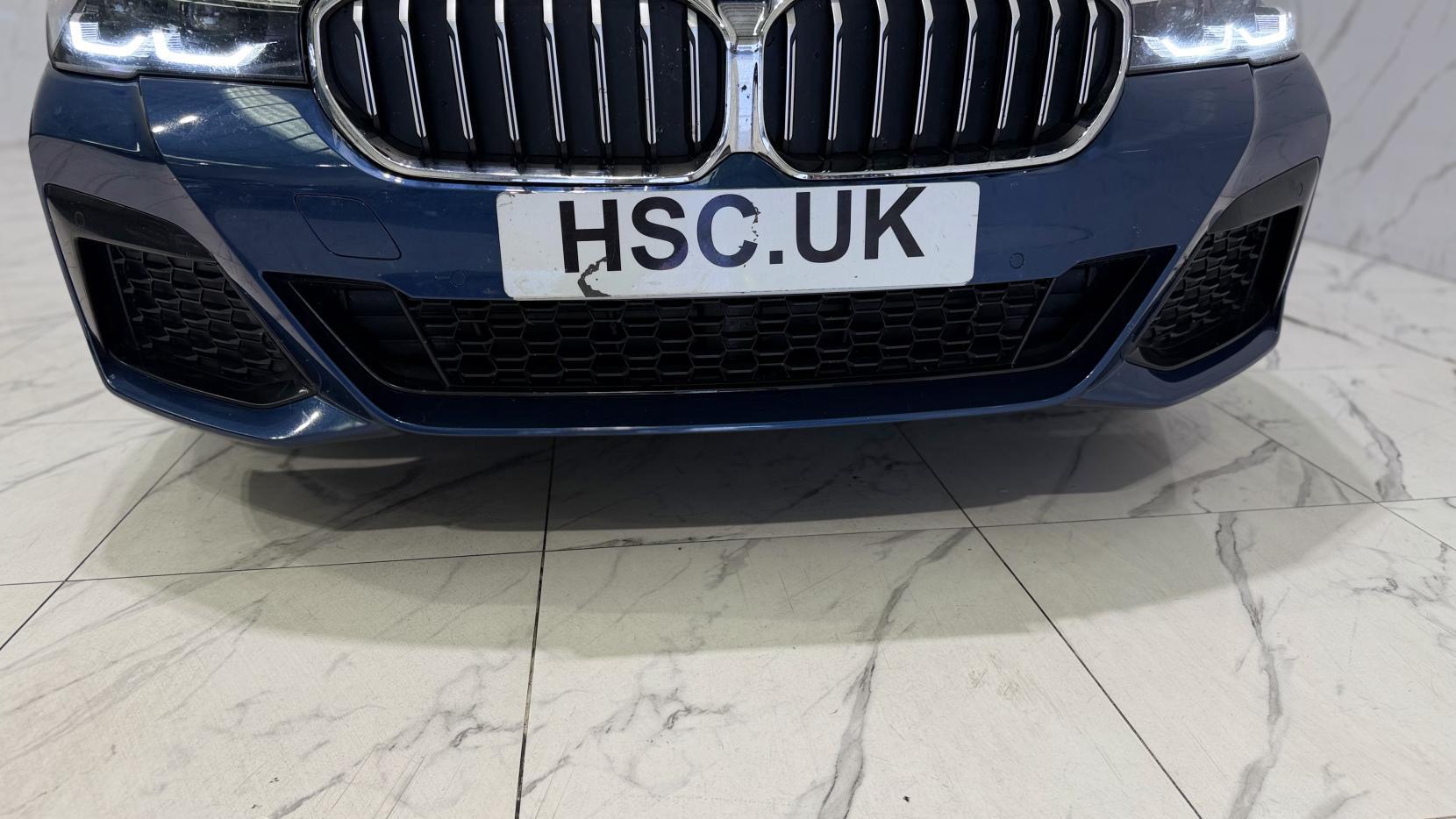 BMW 5 Series view 36
