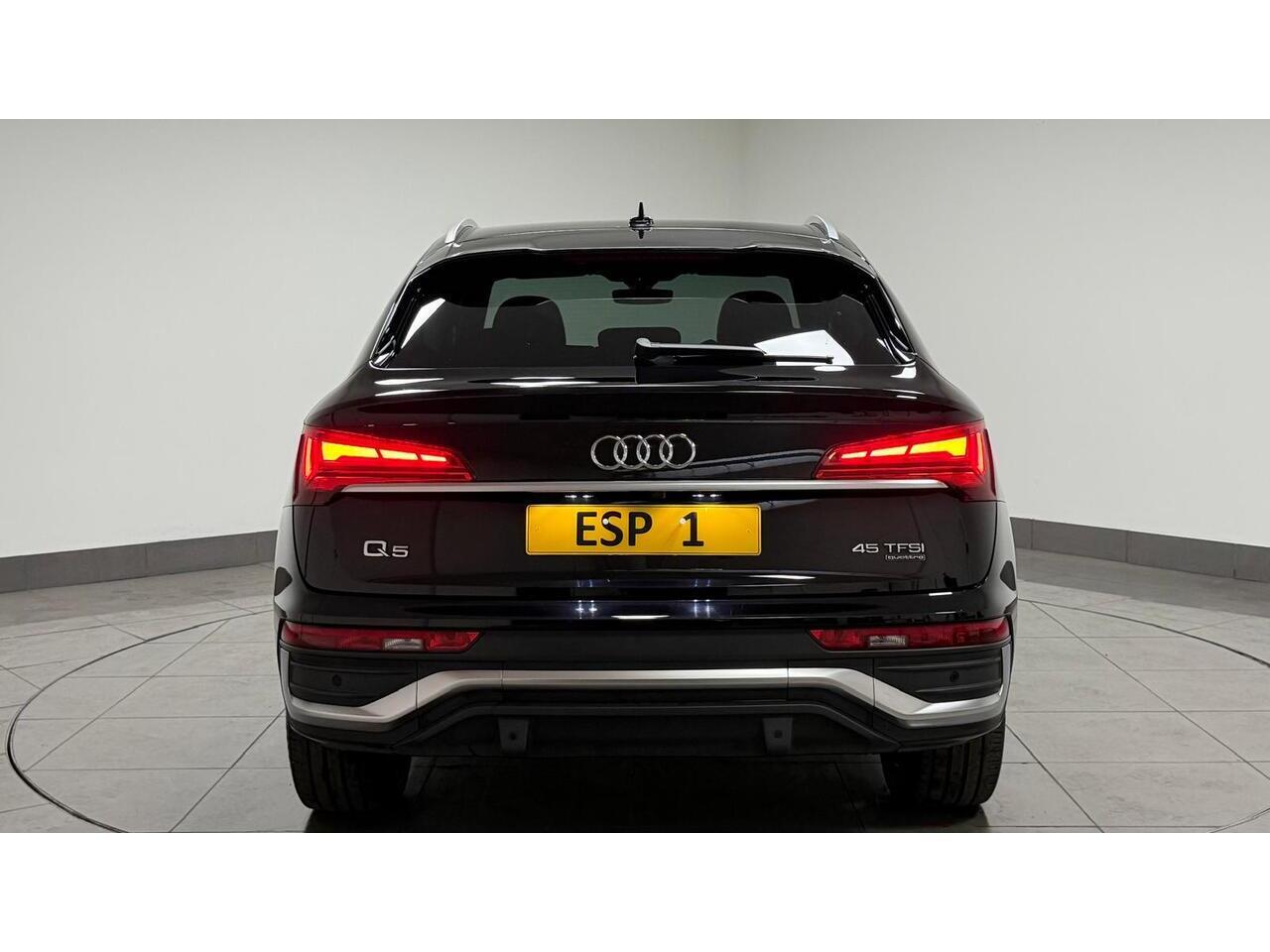 Audi Q5 view 8