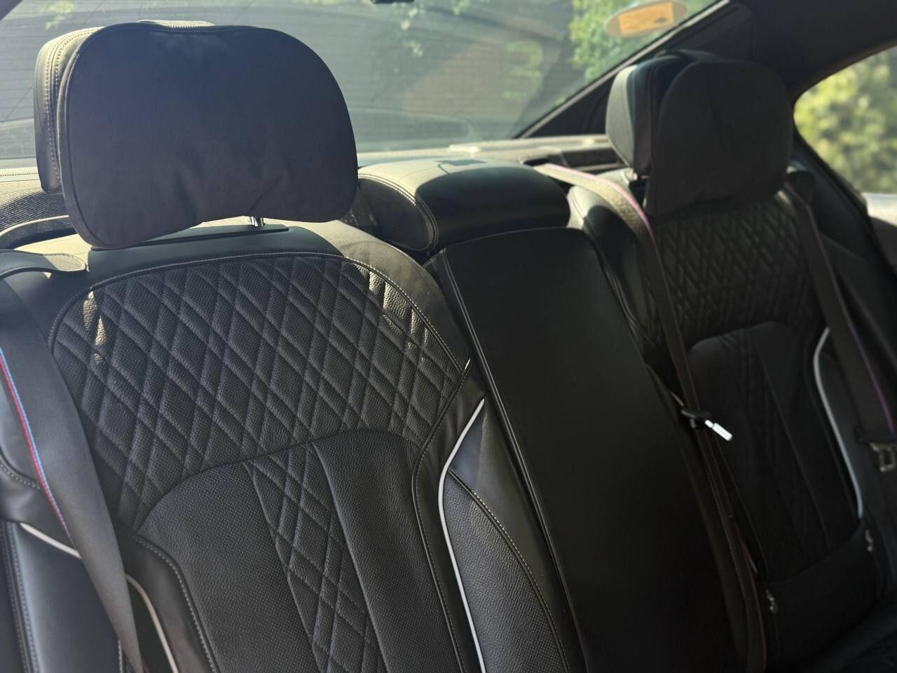 BMW 7 Series view 24