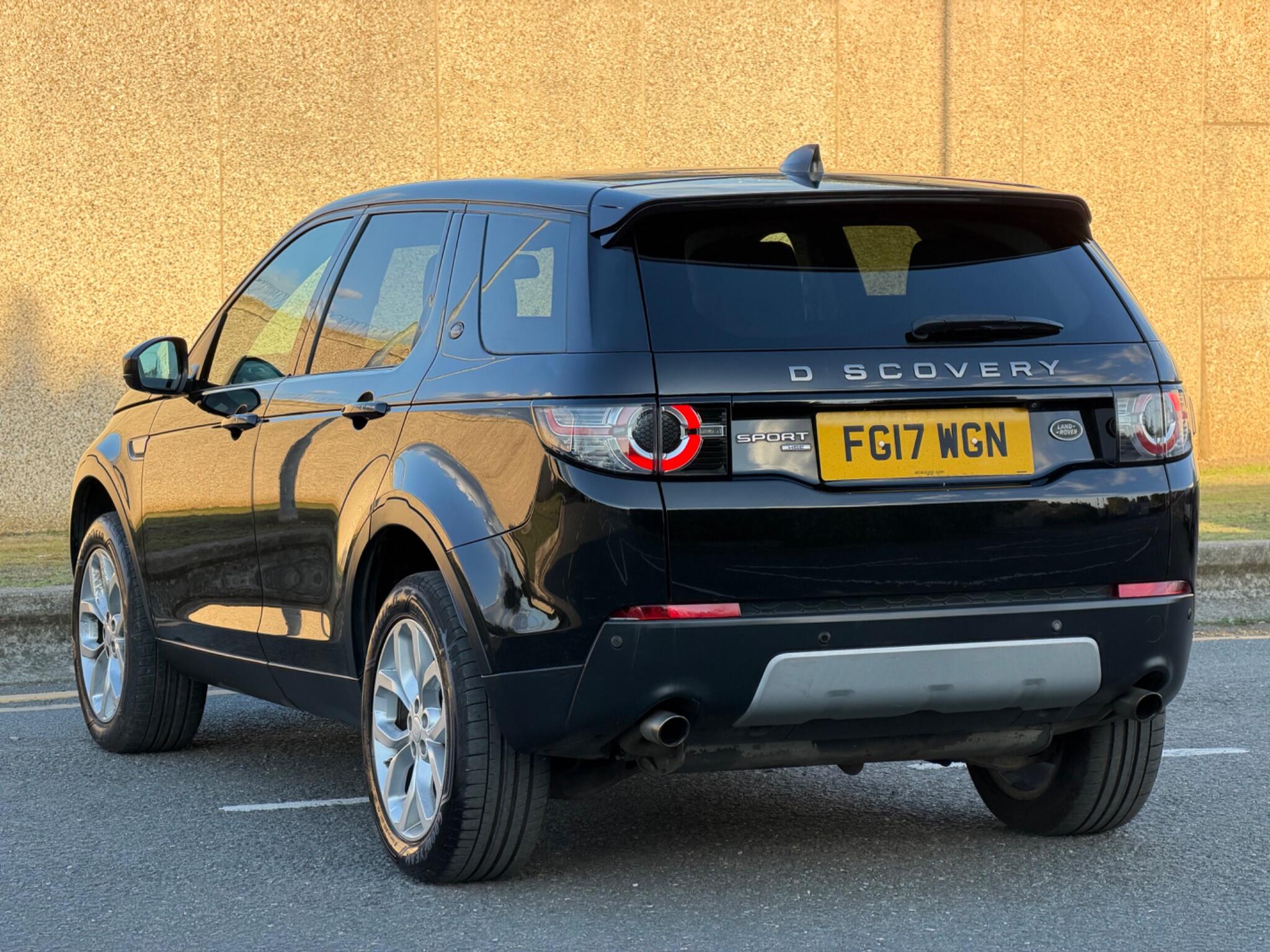 Land Rover Discovery Sport view 7