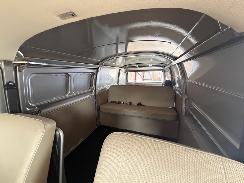 Volkswagen Transporter view 8