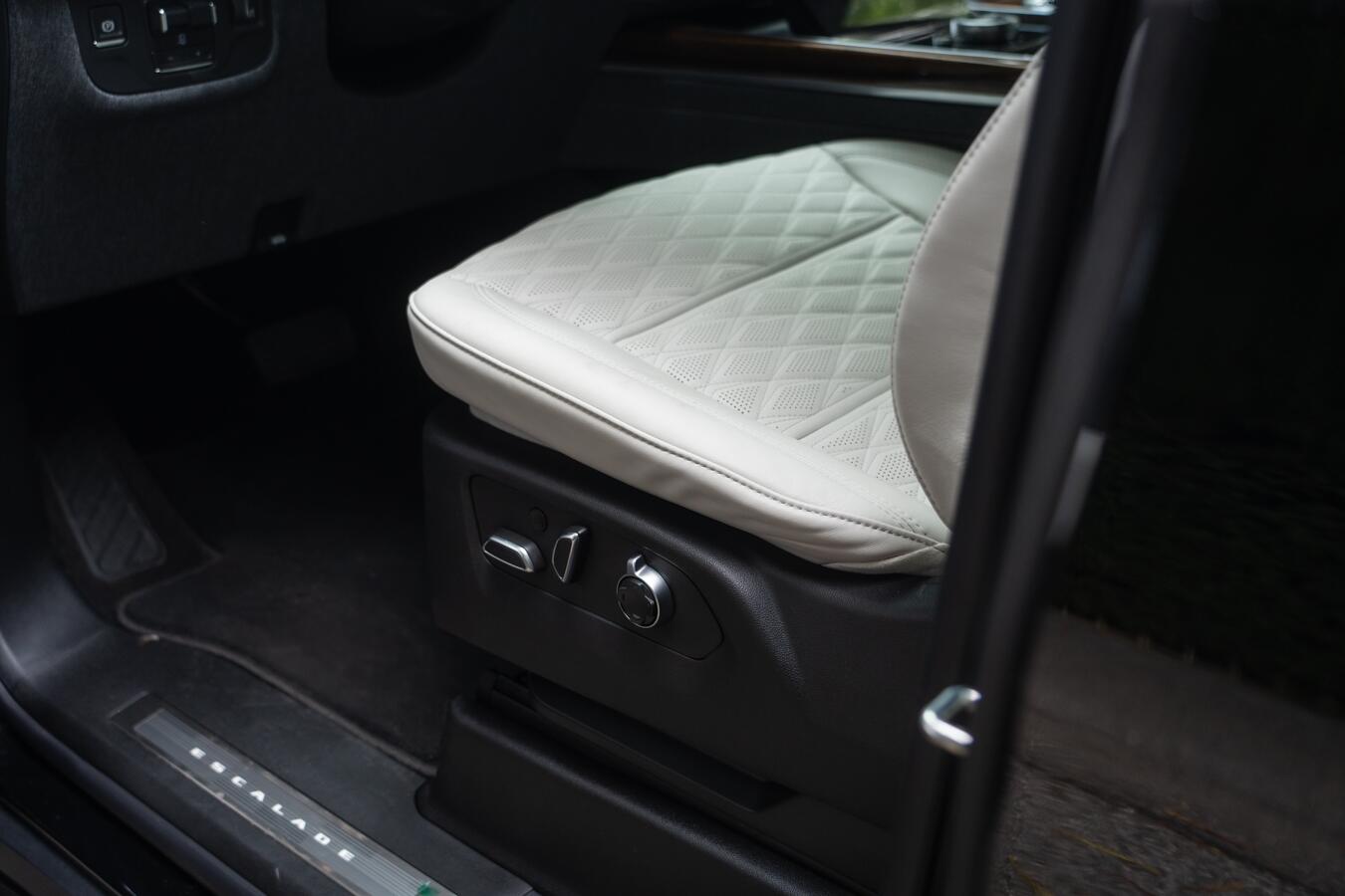 Cadillac Escalade view 28