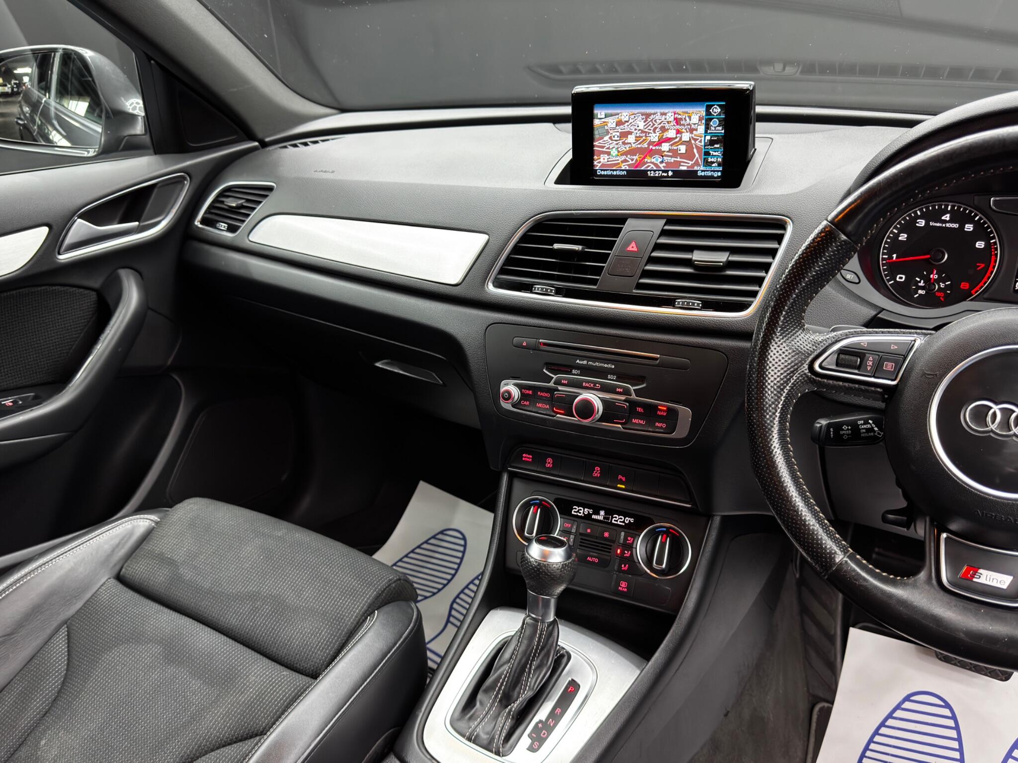 Audi Q3 view 24