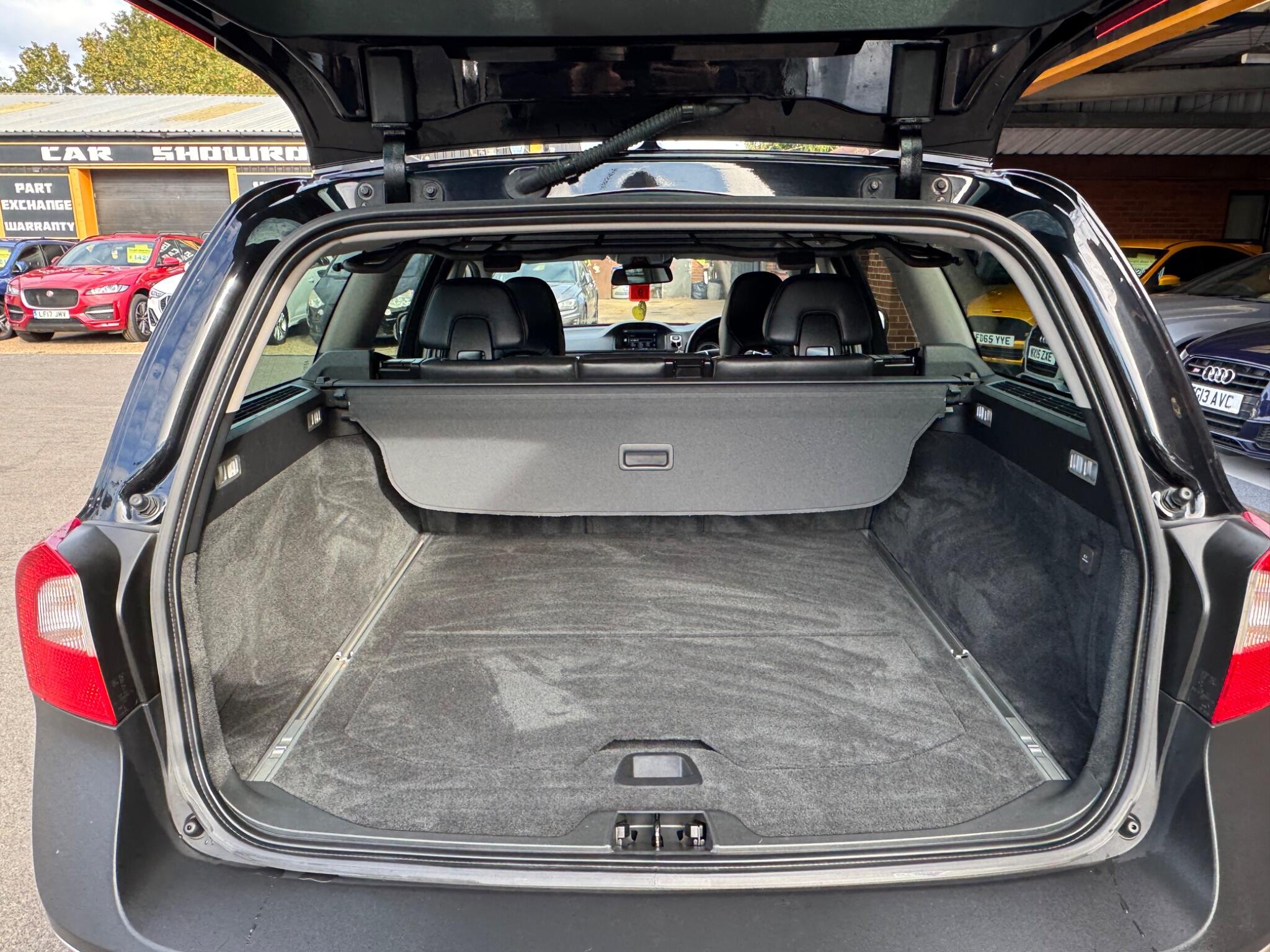 Volvo XC70 view 8