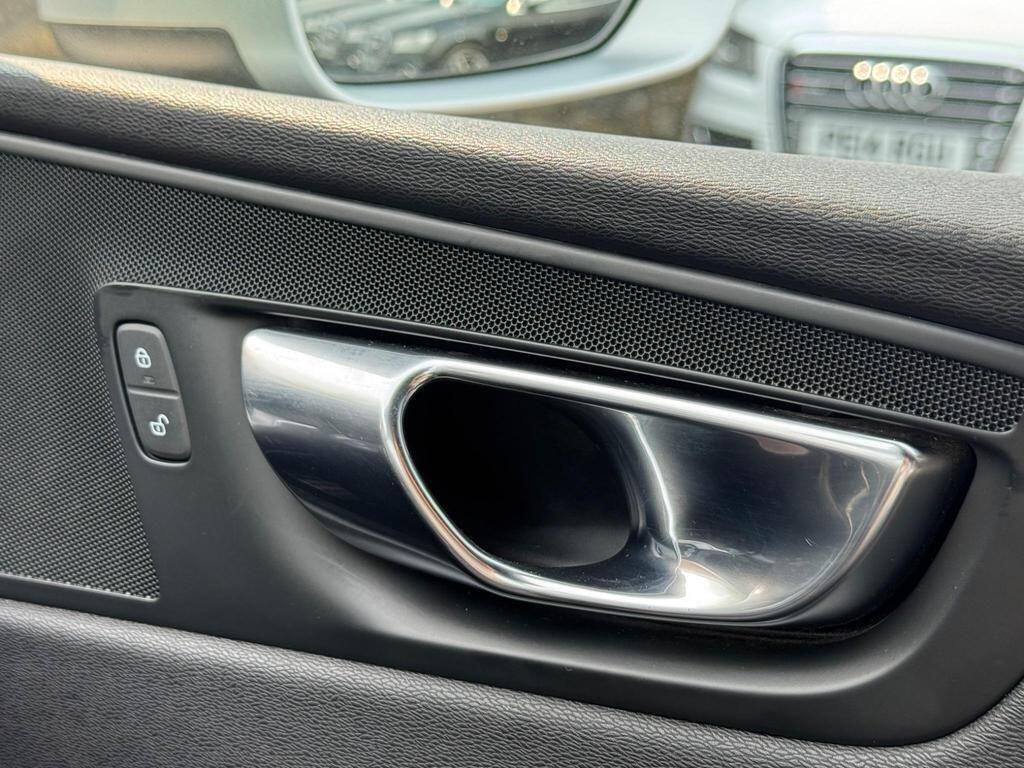 Volvo XC60 view 45