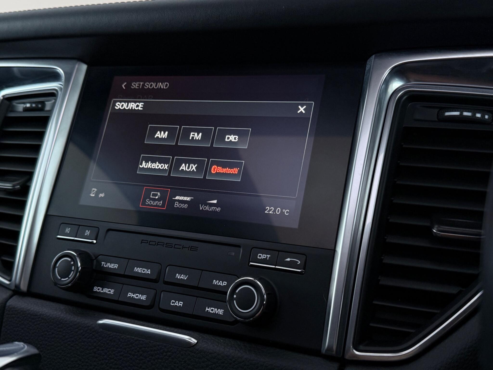 Porsche Macan view 45