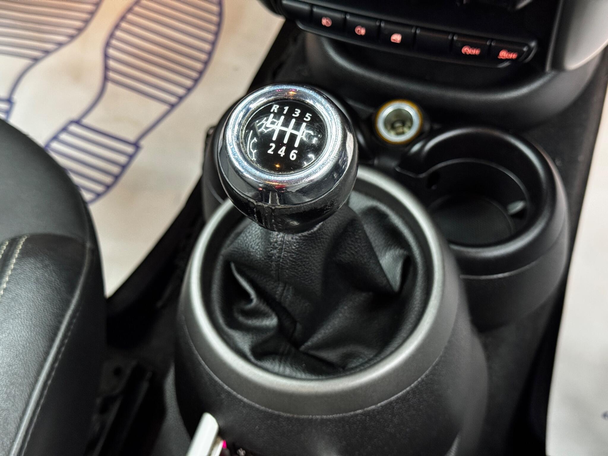 Mini Countryman view 24