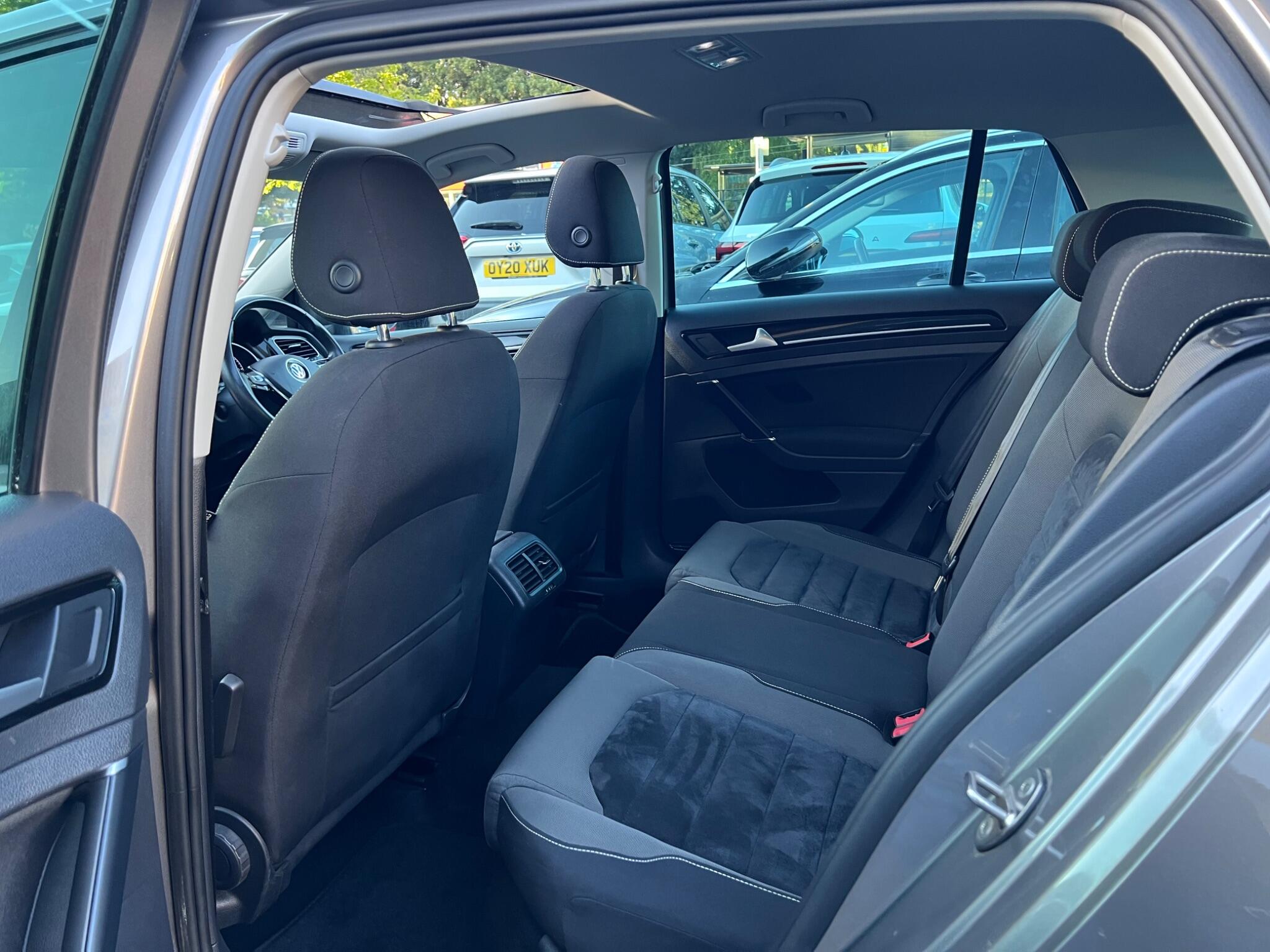 Volkswagen Golf view 30