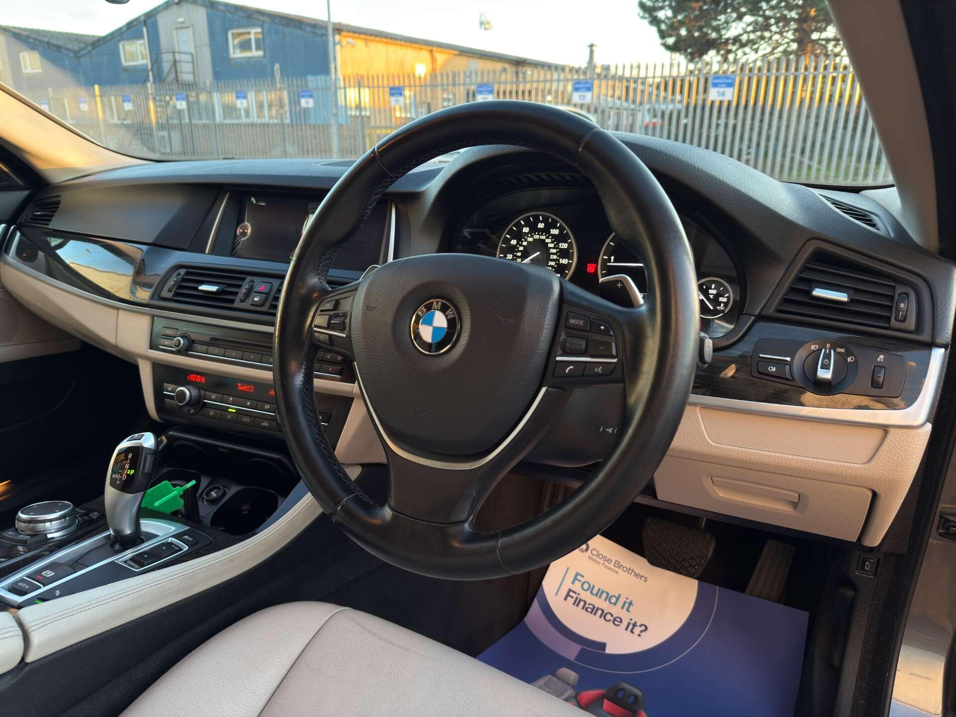 BMW 5 Series view 25