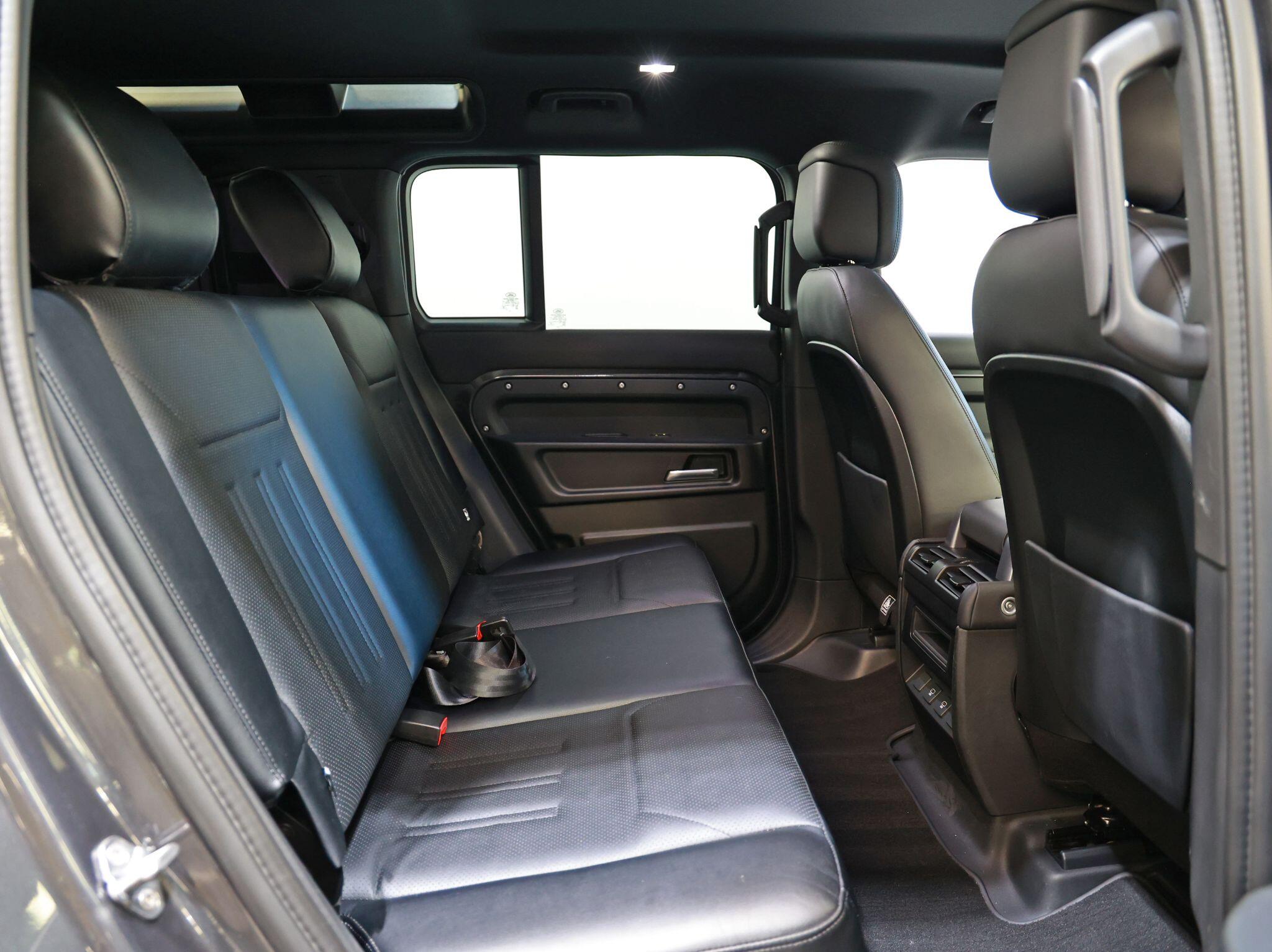 Land Rover Defender view 35