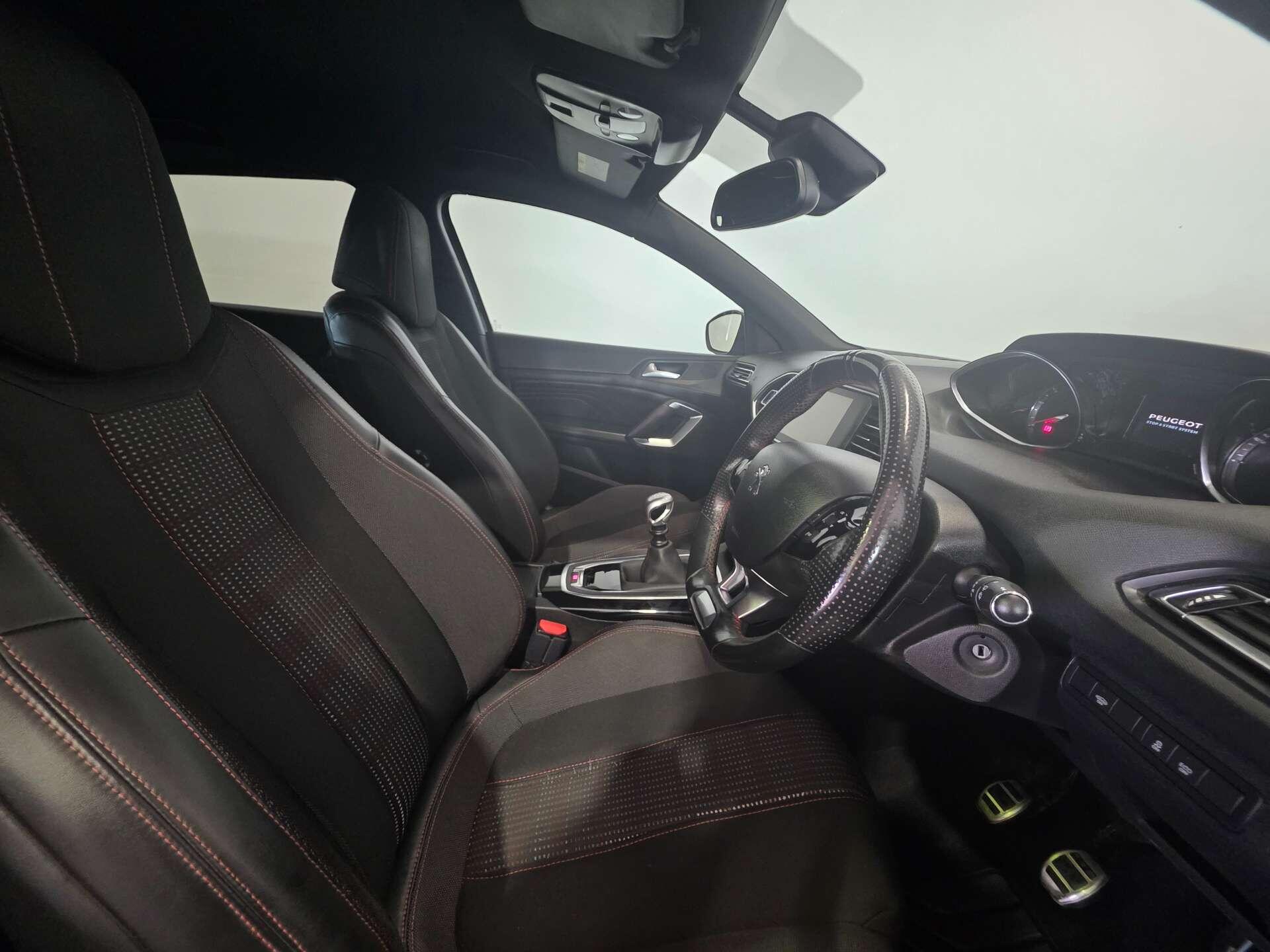 Peugeot 308 view 11