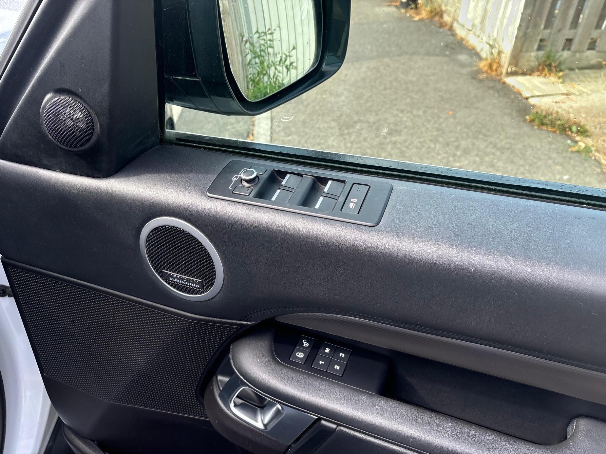 Land Rover Discovery 3 view 26