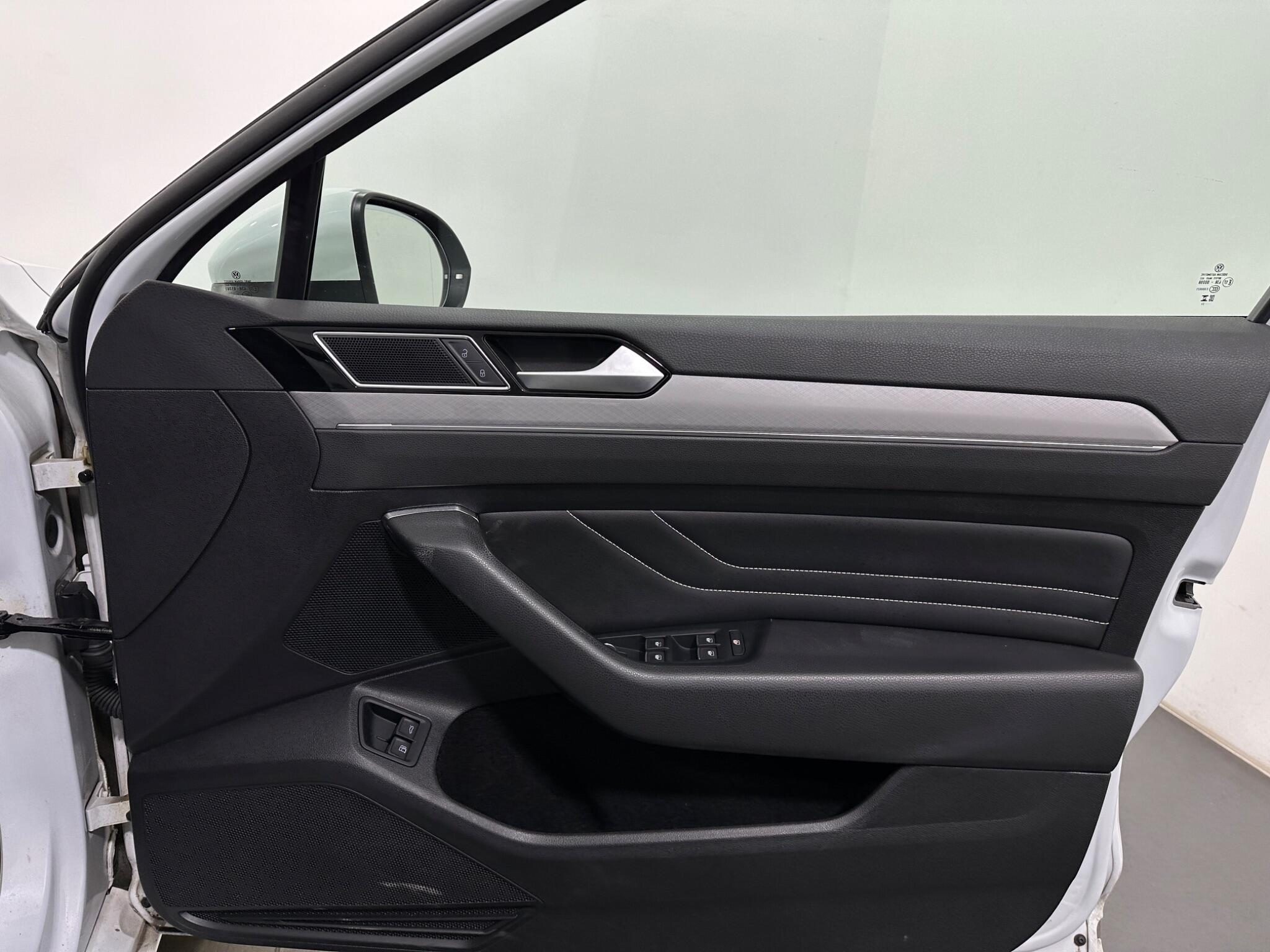 Volkswagen Passat view 34